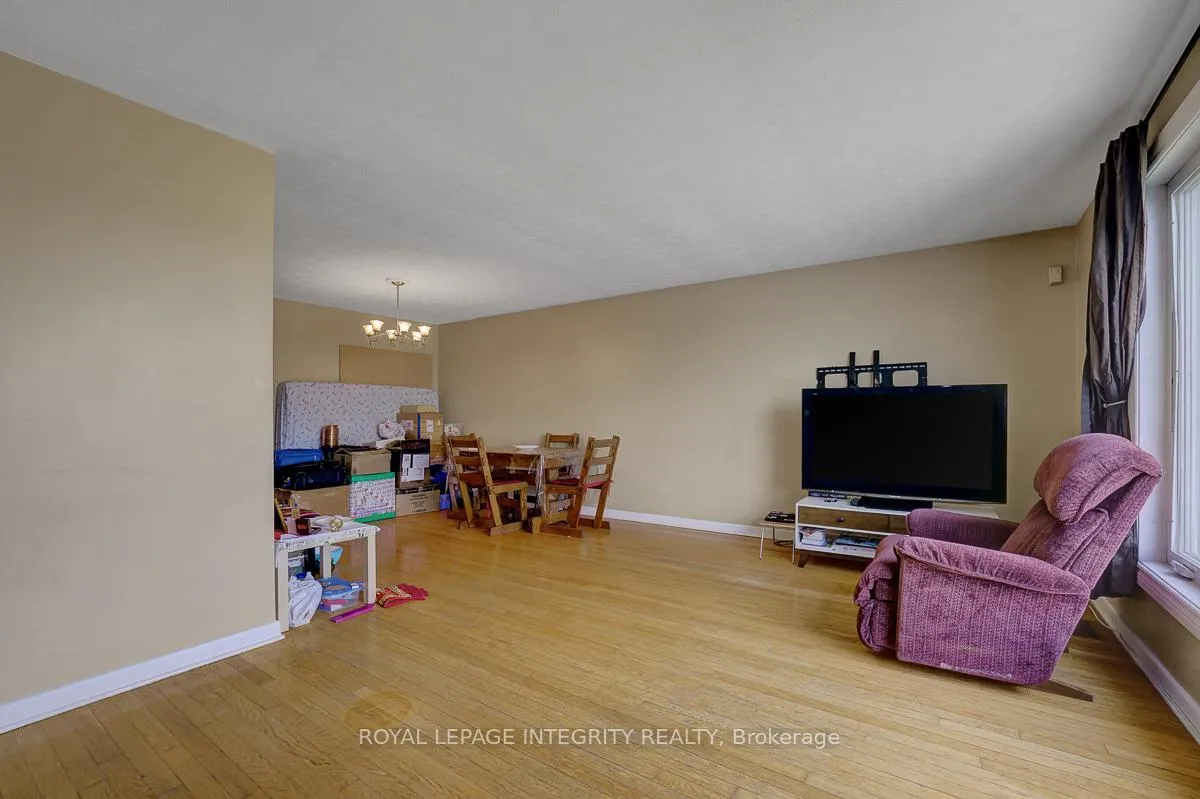 Photo 6 of Unit A, 892 Baseline Road, Ottawa, City View/Skyline/Fisher Heights/Parkwood Hills — HOMEH