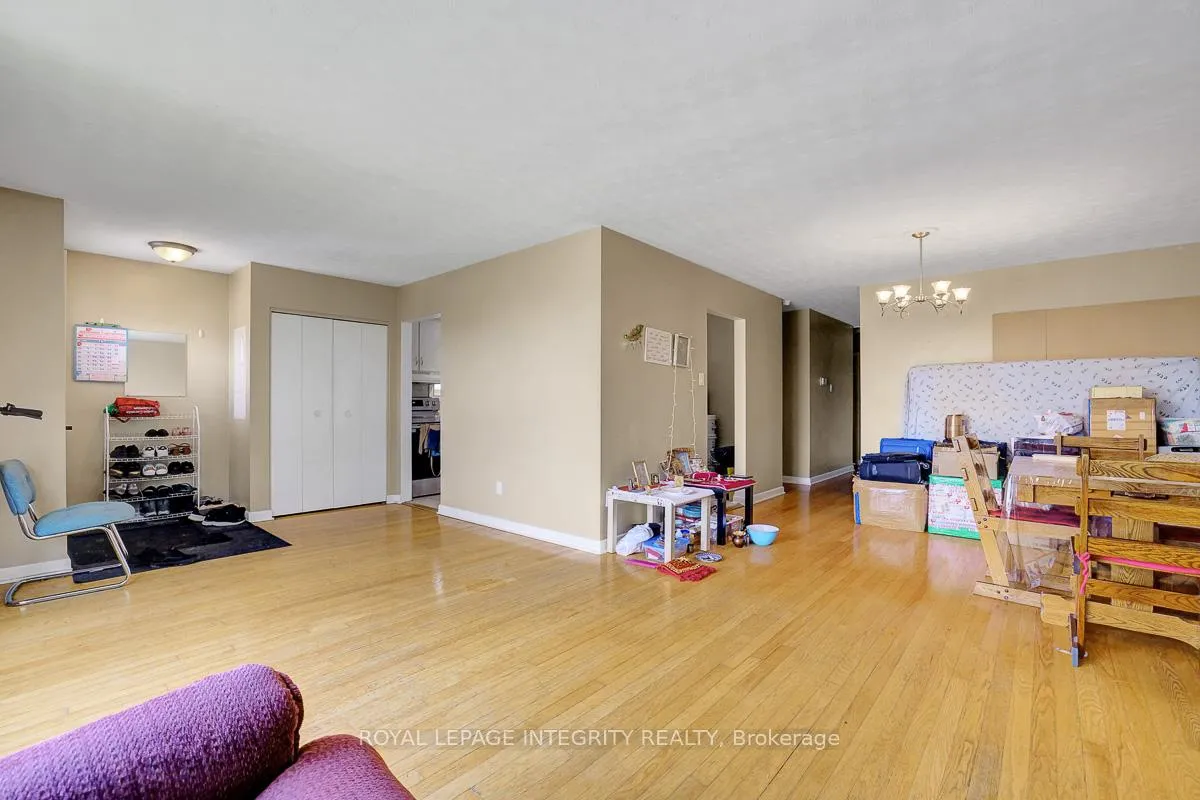 Photo 7 of Unit A, 892 Baseline Road, Ottawa, City View/Skyline/Fisher Heights/Parkwood Hills — HOMEH