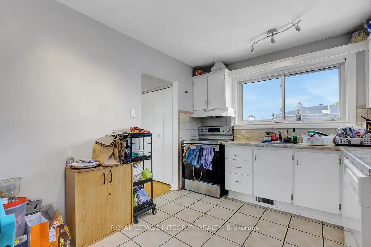 Photo 10 of Unit A, 892 Baseline Road, Ottawa, City View/Skyline/Fisher Heights/Parkwood Hills — HOMEH