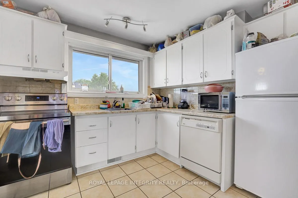 Photo 11 of Unit A, 892 Baseline Road, Ottawa, City View/Skyline/Fisher Heights/Parkwood Hills — HOMEH
