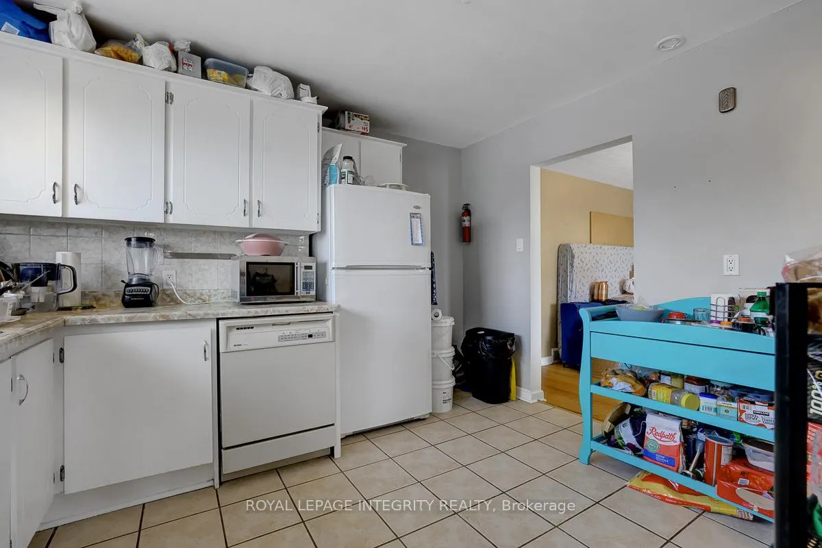 Photo 12 of Unit A, 892 Baseline Road, Ottawa, City View/Skyline/Fisher Heights/Parkwood Hills — HOMEH