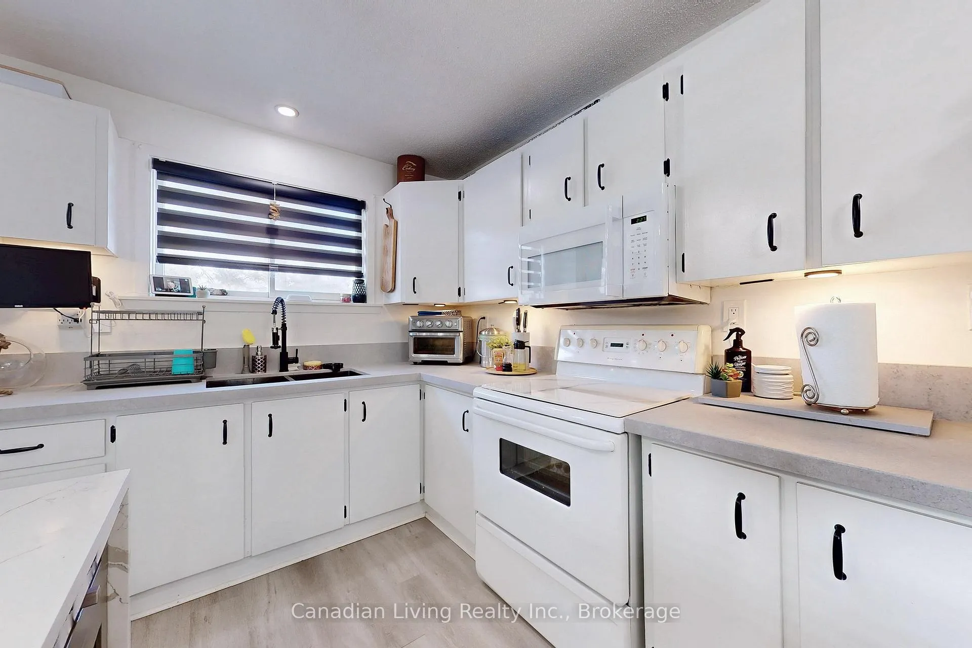 Photo 12 of 772 Happy Vale Drive, Innisfil, Alcona — HOMEH