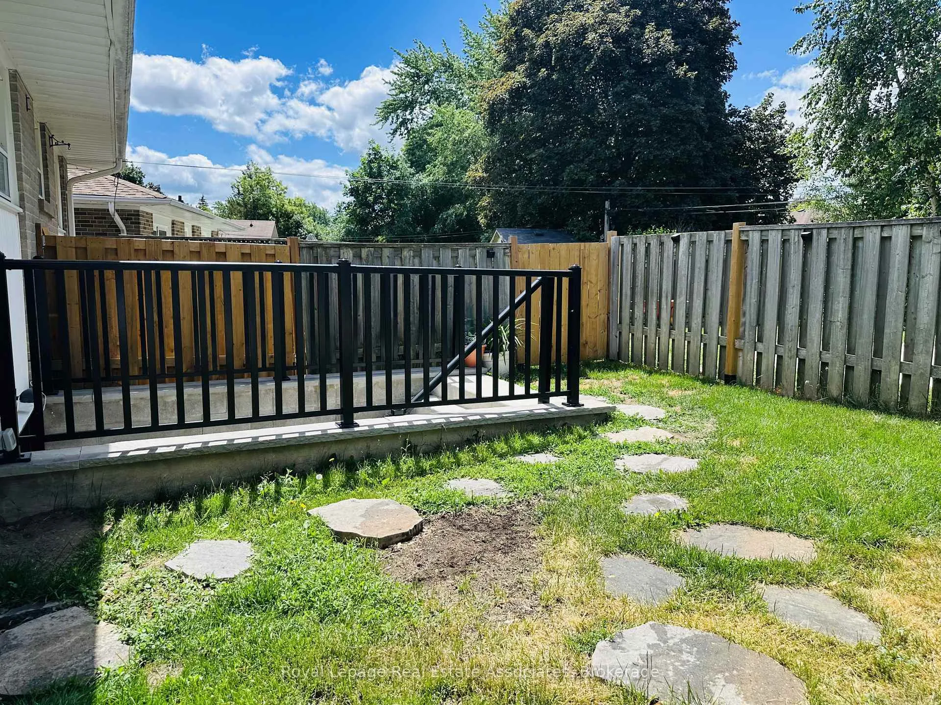 Photo 18 of 14 Gower Road, Halton Hills, Georgetown — HOMEH