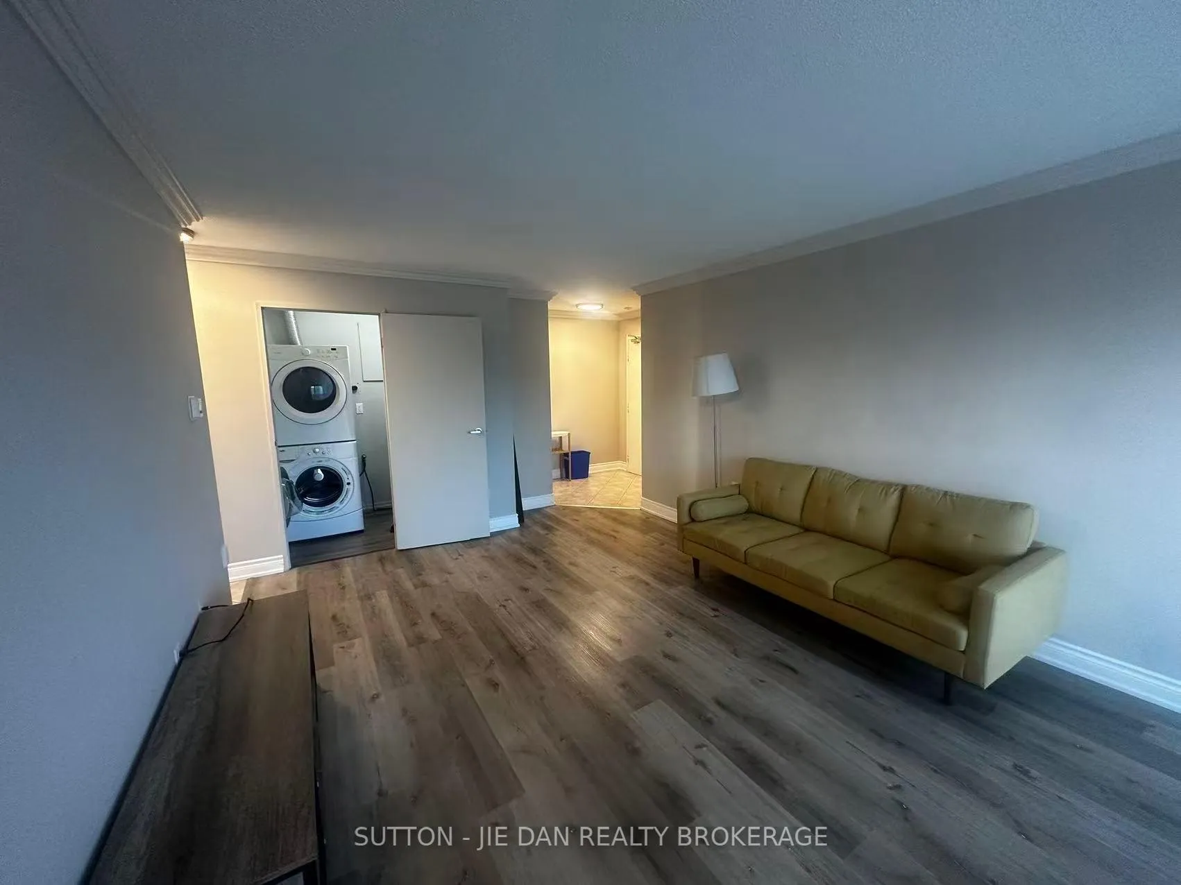 Photo 2 of Unit 507, 858 Commissioners Road E, London, South H — HOMEH