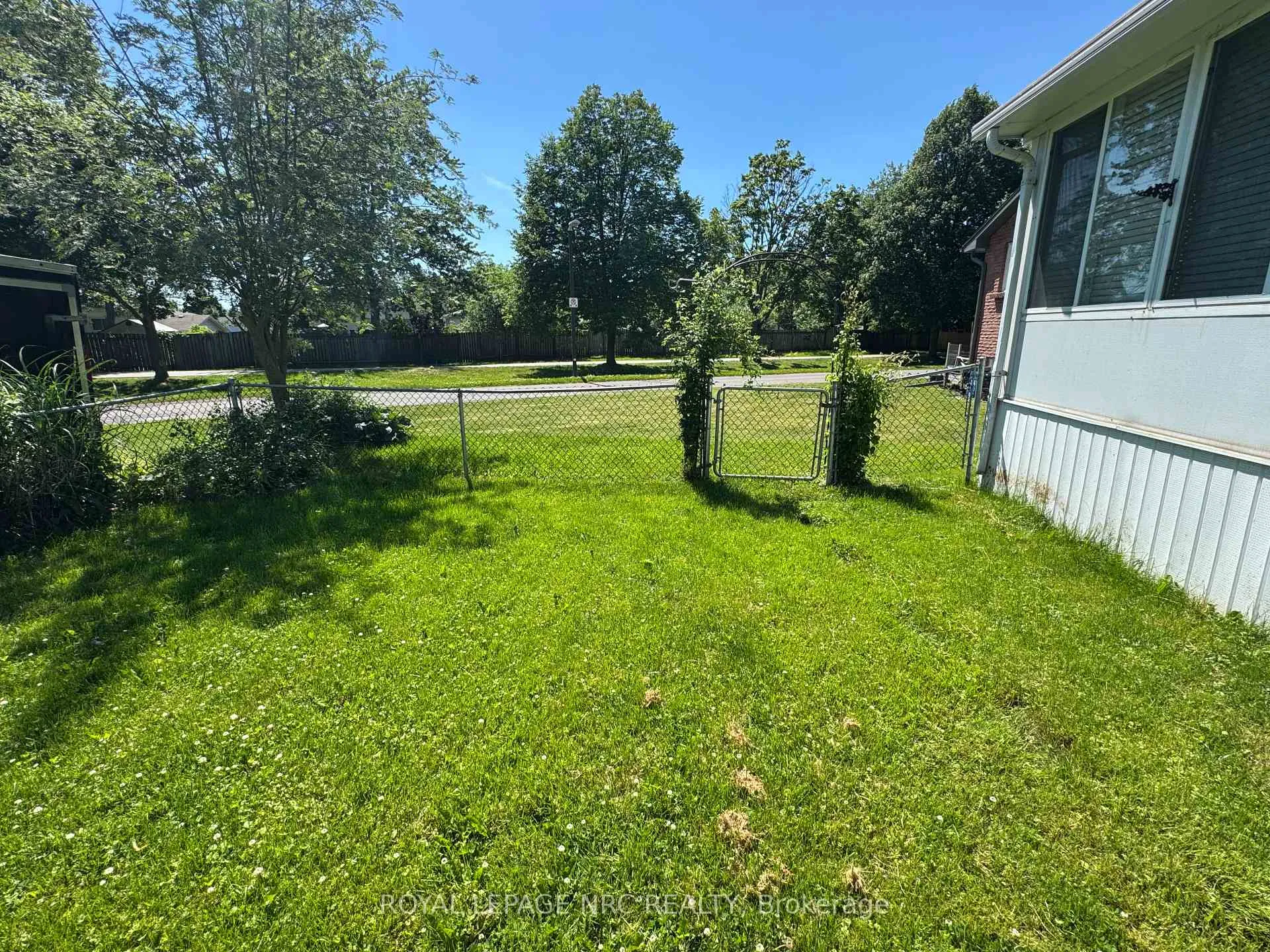 Photo 9 of 61 Hatter Avenue, Welland, N. Welland — HOMEH