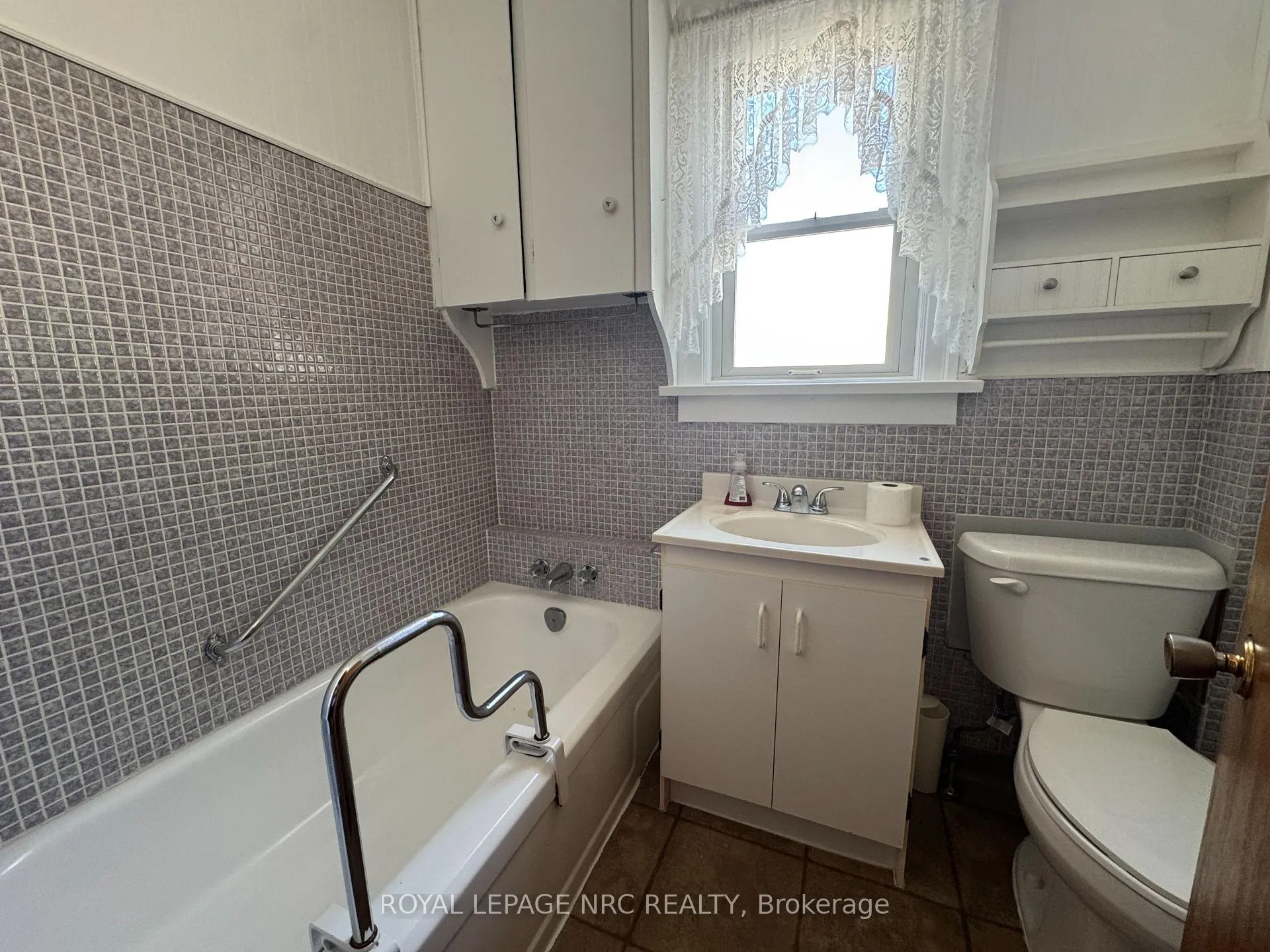 Photo 19 of 61 Hatter Avenue, Welland, N. Welland — HOMEH