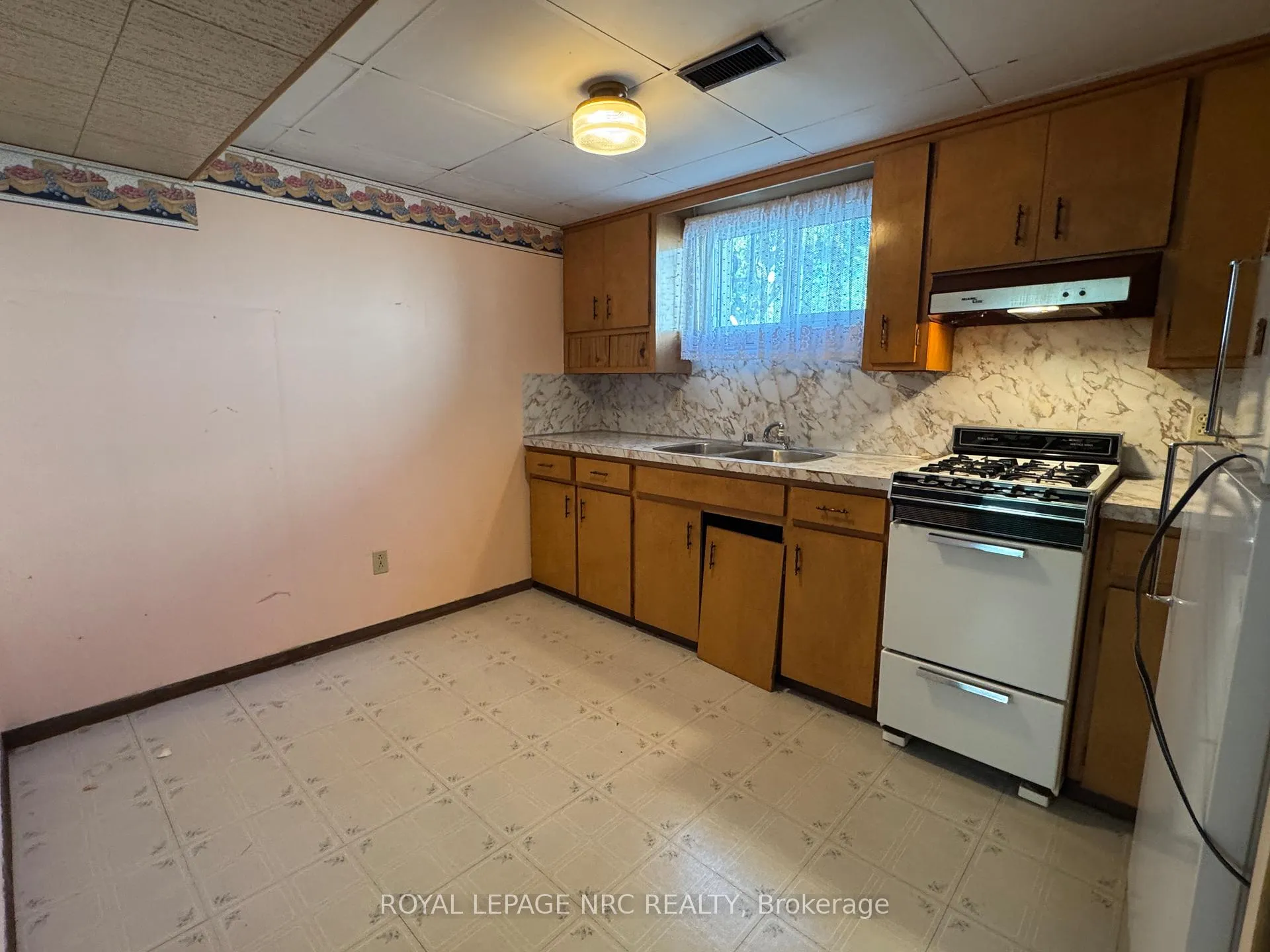Photo 34 of 61 Hatter Avenue, Welland, N. Welland — HOMEH