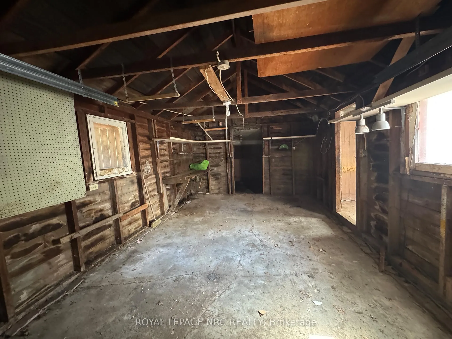 Photo 43 of 61 Hatter Avenue, Welland, N. Welland — HOMEH