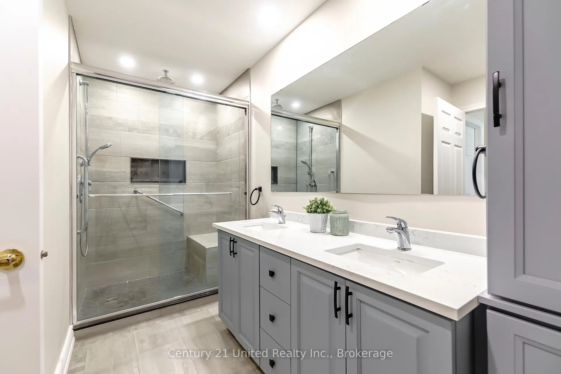 Photo 24 of Unit 22, 1121 Armour Road, Peterborough, Ashburnham Ward 4 — HOMEH