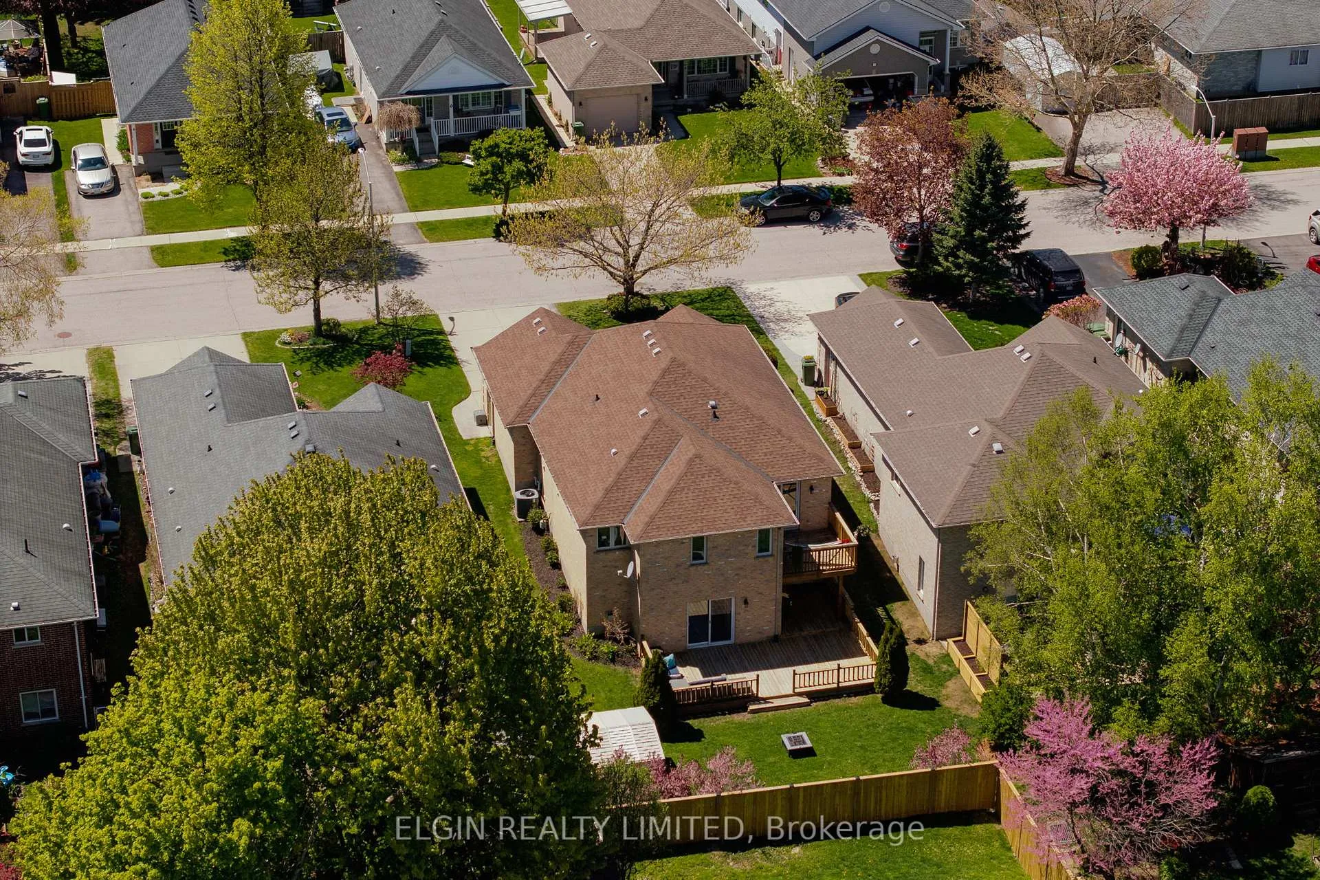 Photo 3 of 5 Rodney Crescent, St. Thomas — HOMEH