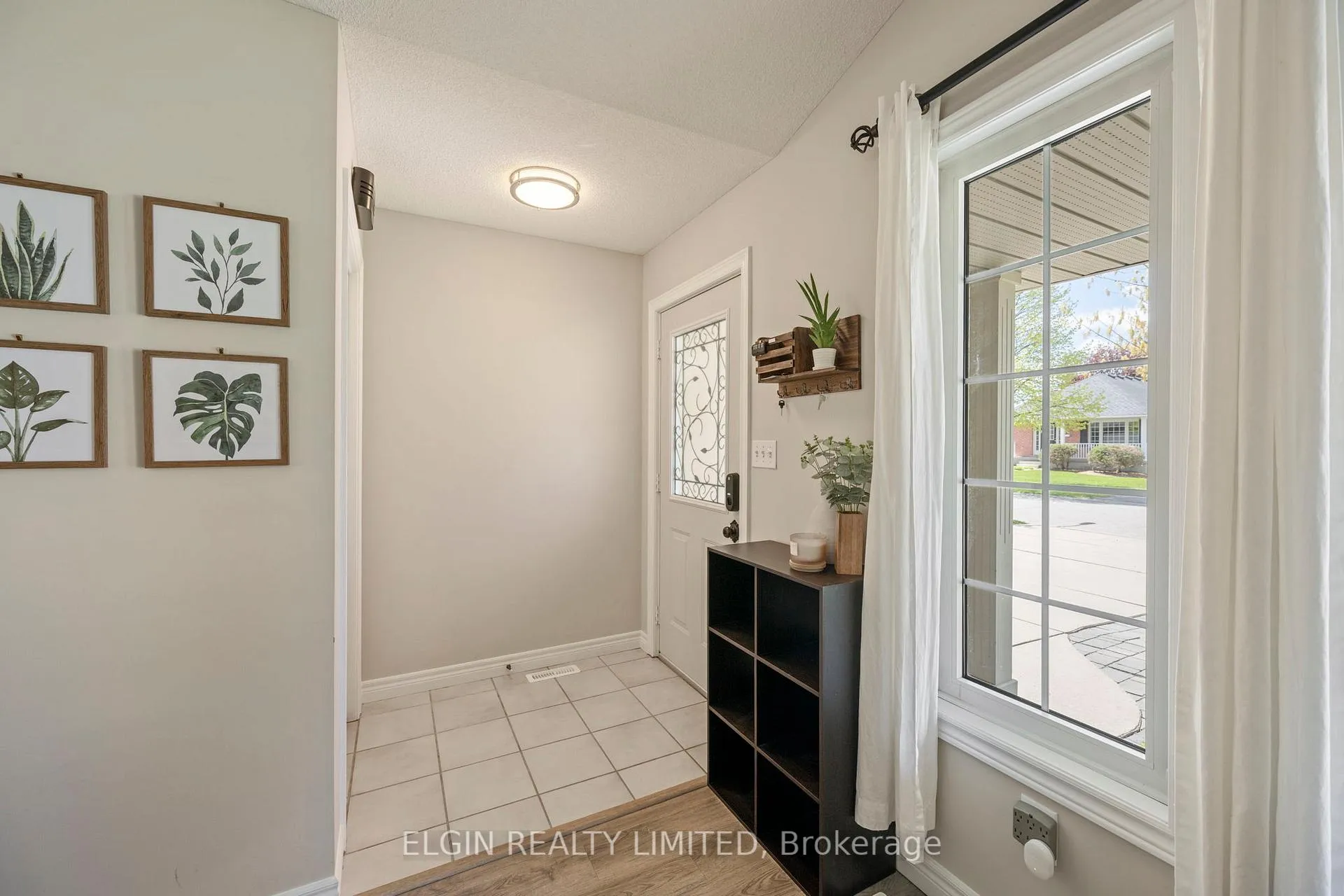 Photo 4 of 5 Rodney Crescent, St. Thomas — HOMEH