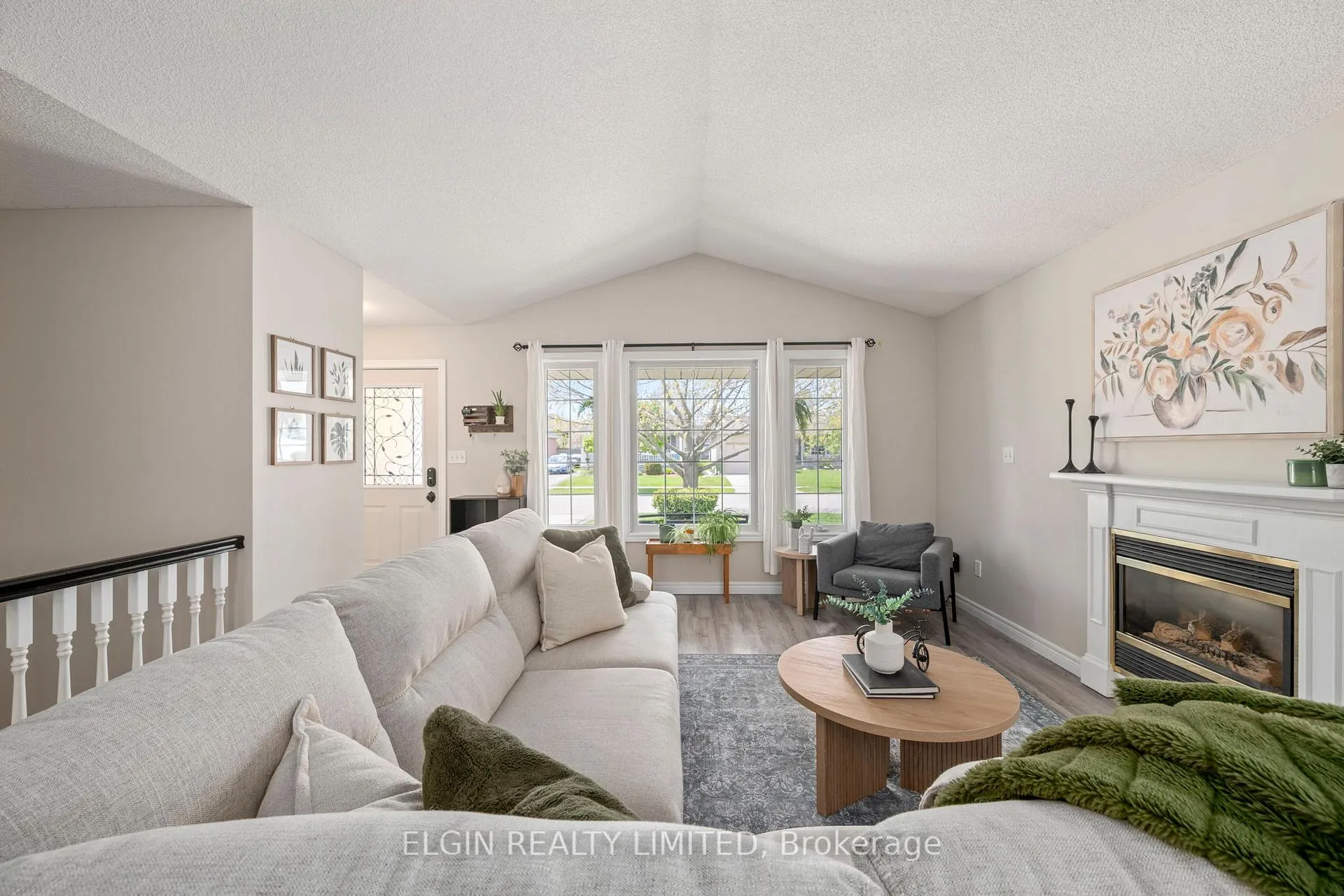 Photo 6 of 5 Rodney Crescent, St. Thomas — HOMEH