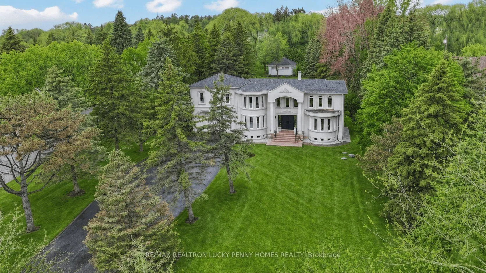 Photo 2 of 35 Cachet Parkway, Markham, Devil's Elbow — HOMEH