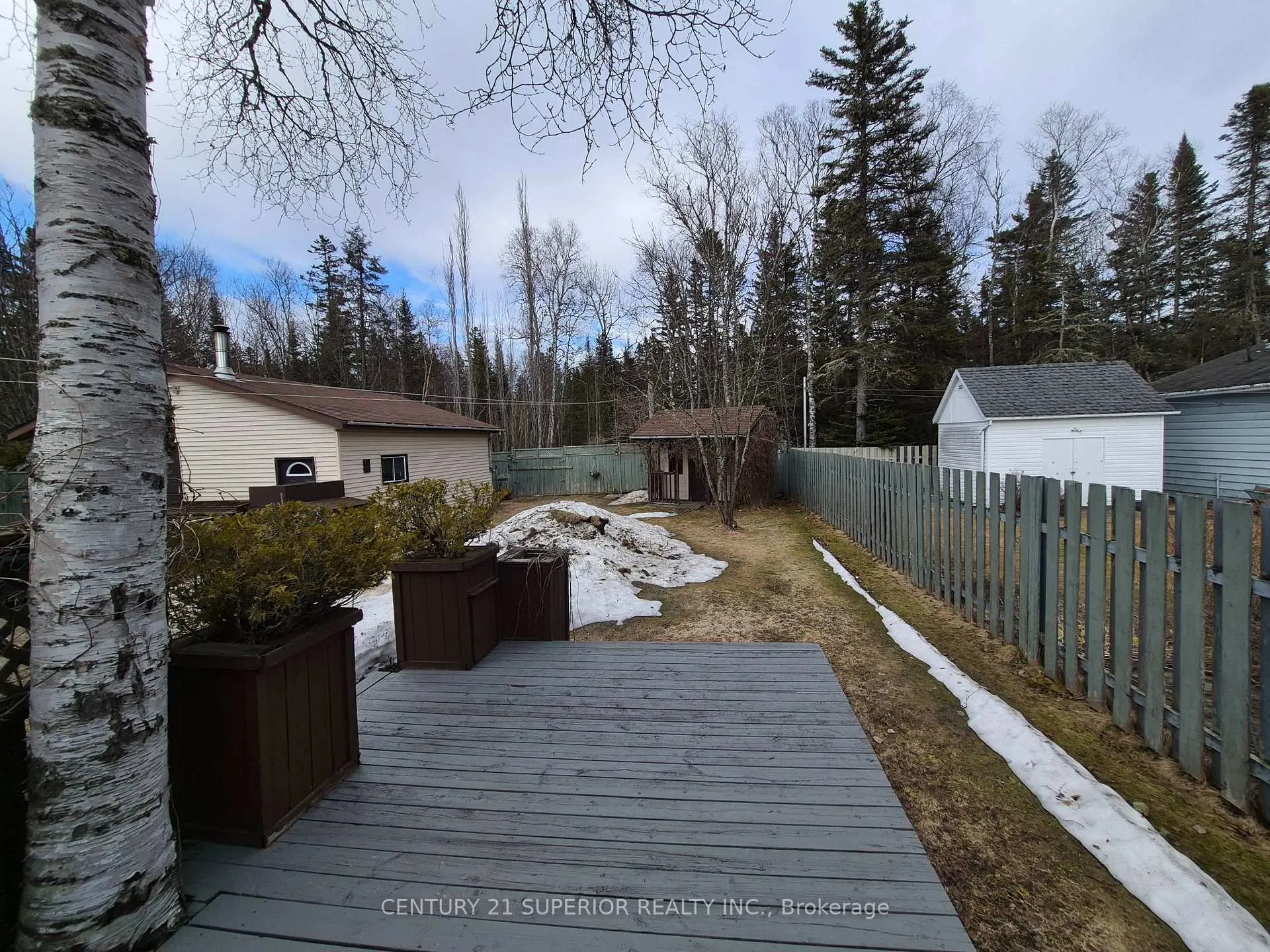 Photo 3 of 35 Bastedo Cres, Marathon — HOMEH
