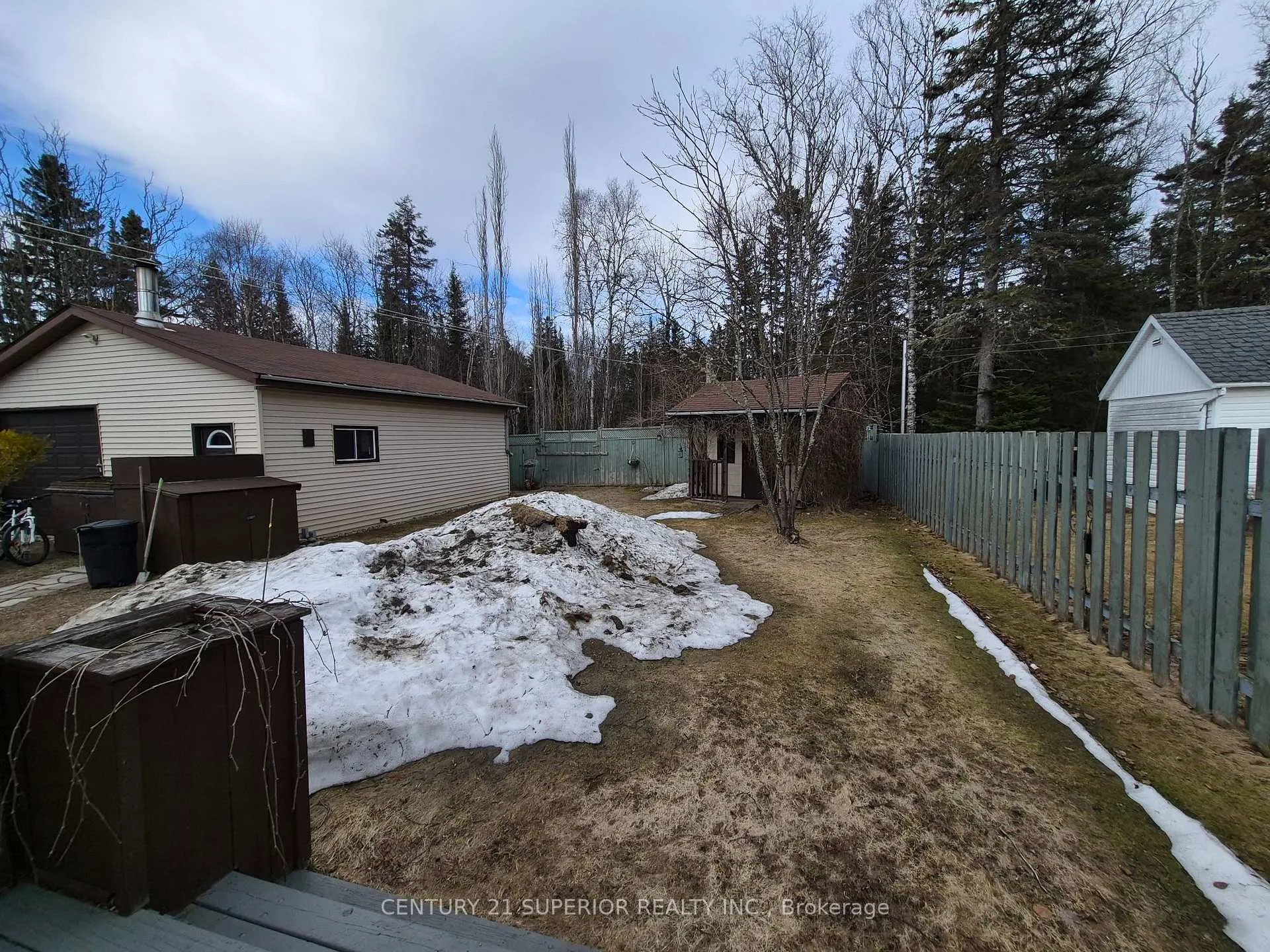 Photo 4 of 35 Bastedo Cres, Marathon — HOMEH