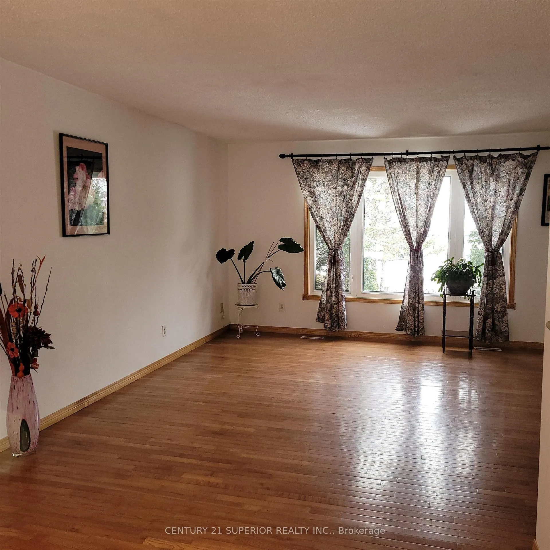 Photo 7 of 35 Bastedo Cres, Marathon — HOMEH