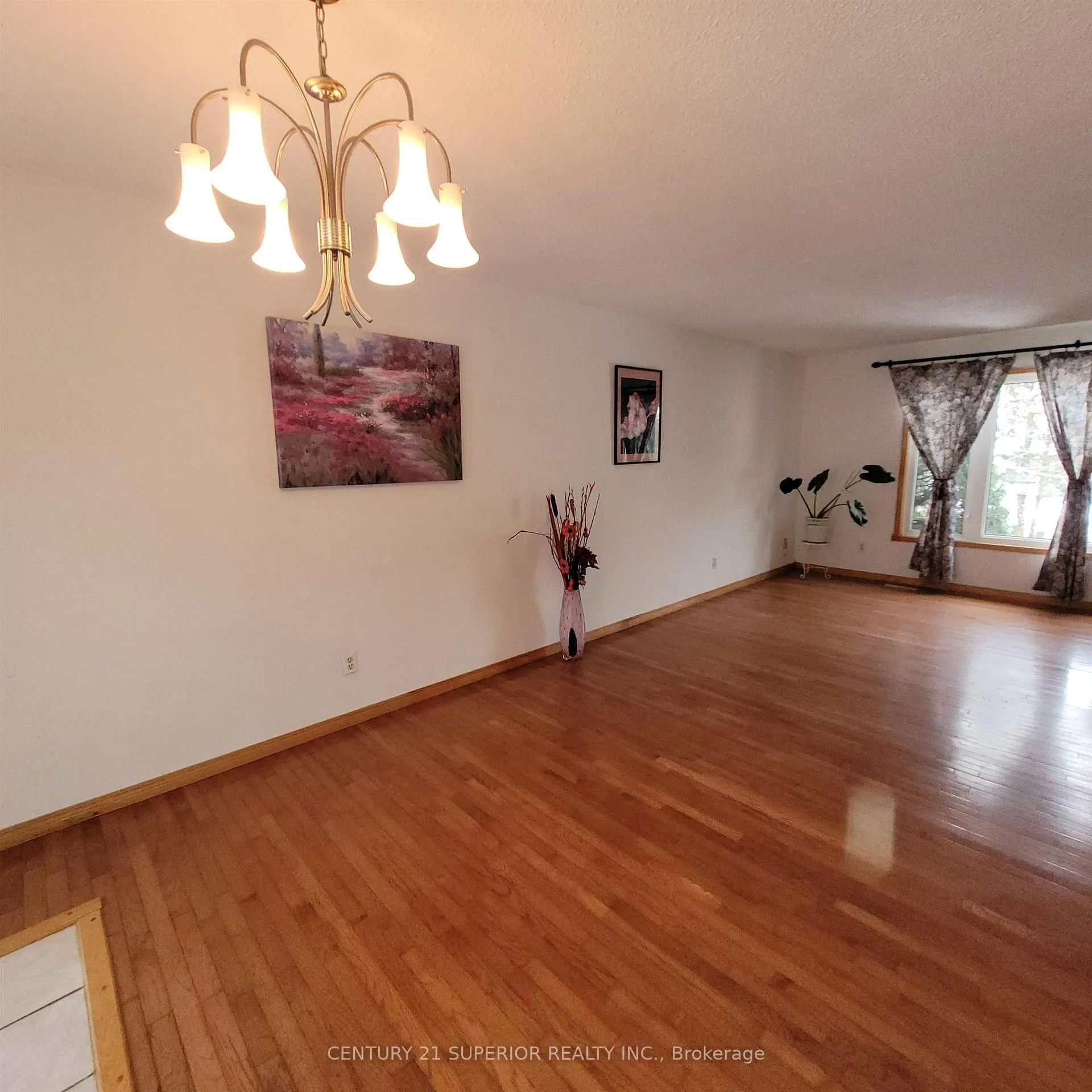 Photo 10 of 35 Bastedo Cres, Marathon — HOMEH
