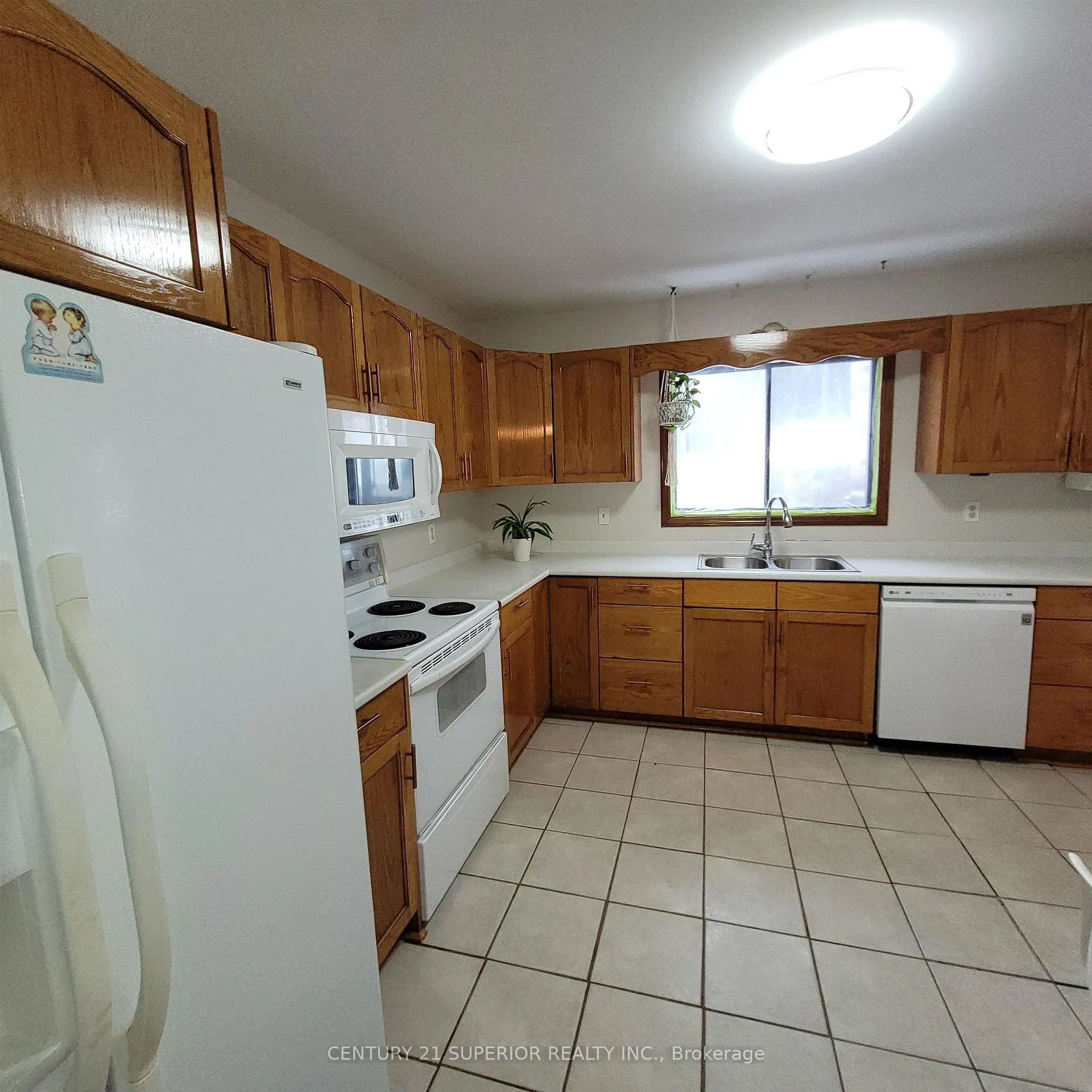 Photo 12 of 35 Bastedo Cres, Marathon — HOMEH