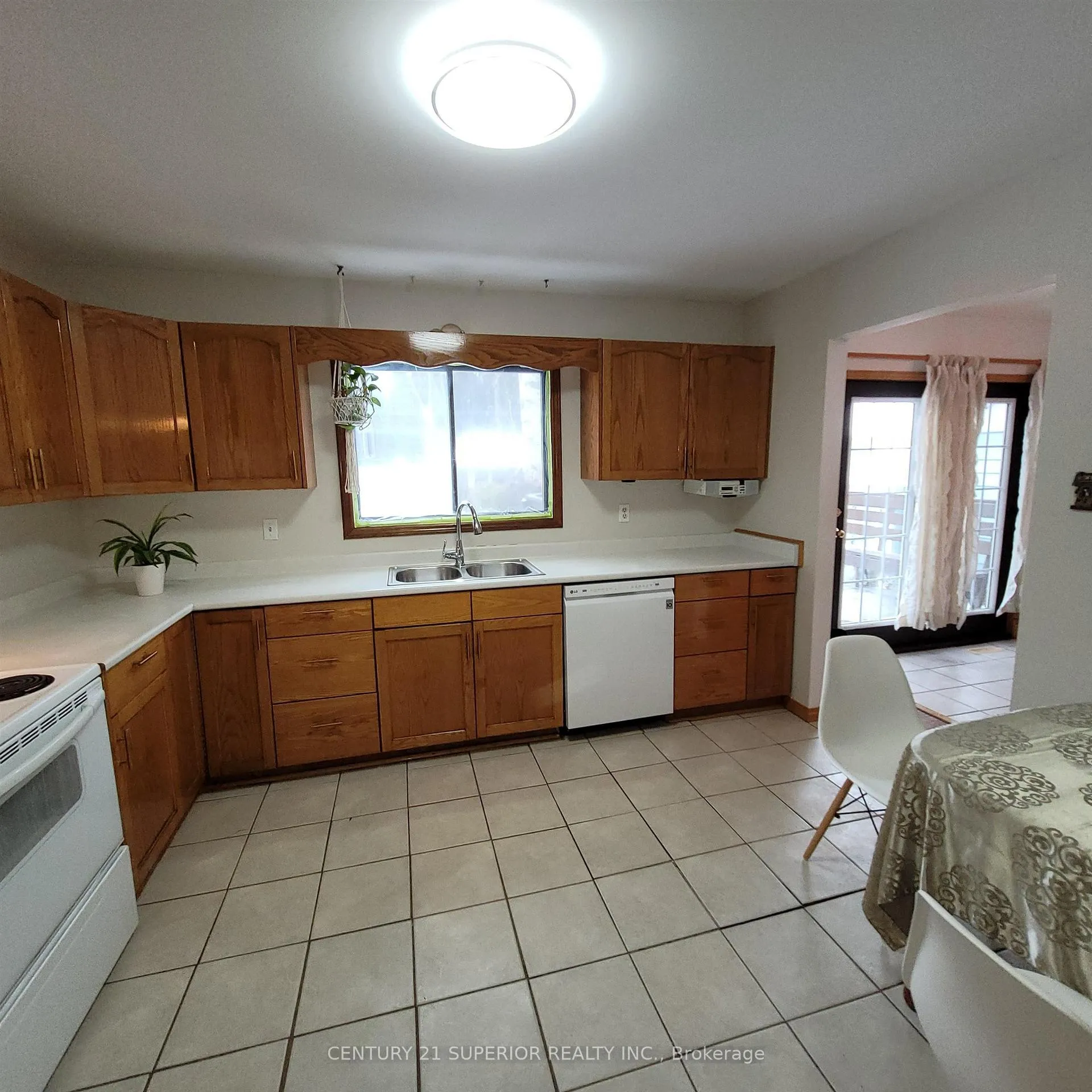 Photo 13 of 35 Bastedo Cres, Marathon — HOMEH