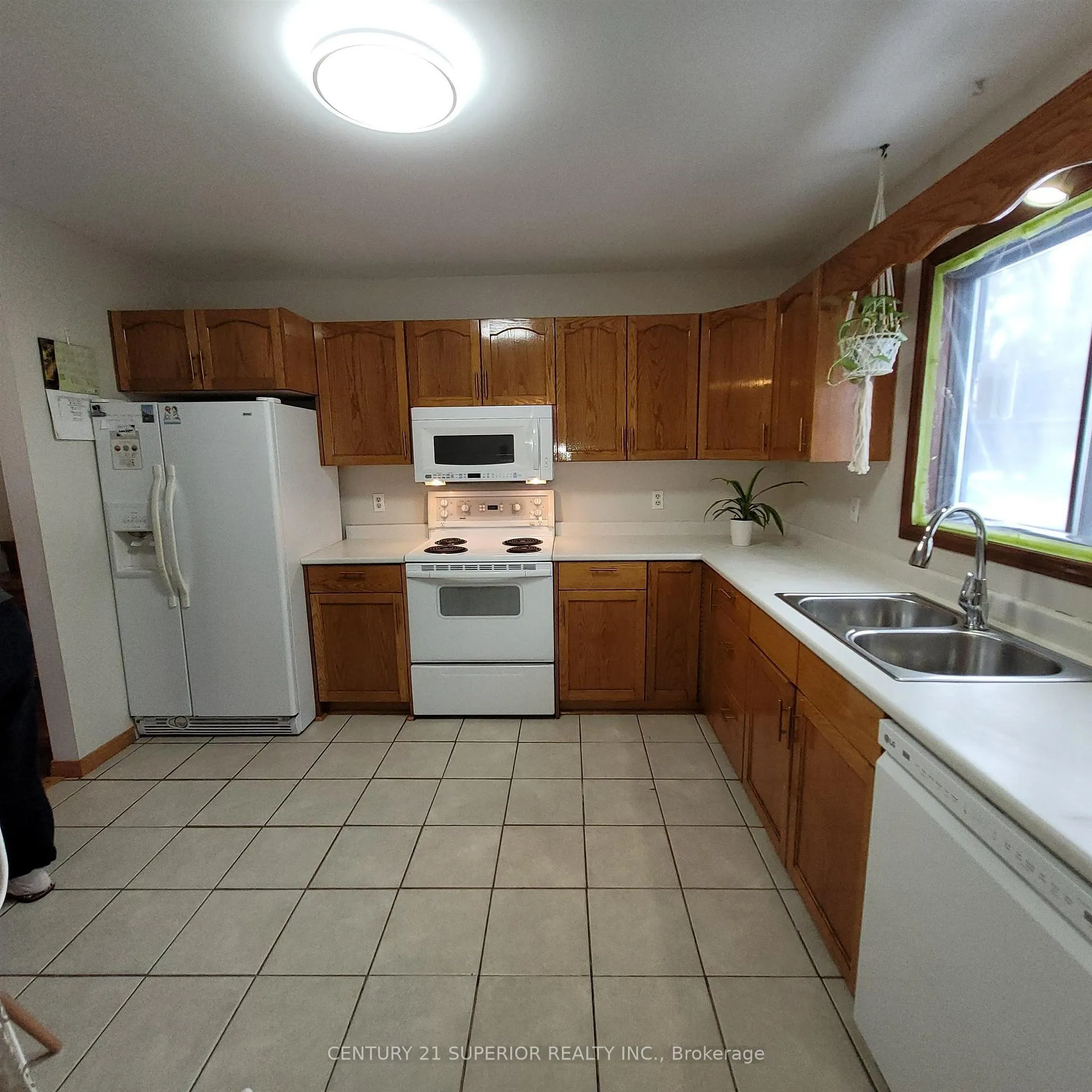 Photo 14 of 35 Bastedo Cres, Marathon — HOMEH