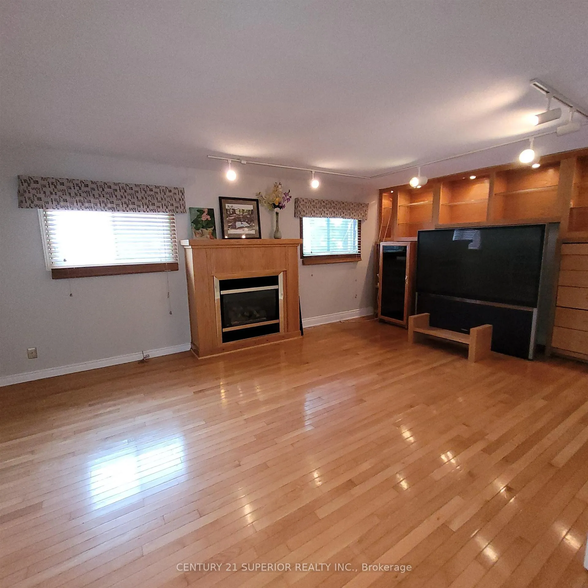 Photo 29 of 35 Bastedo Cres, Marathon — HOMEH