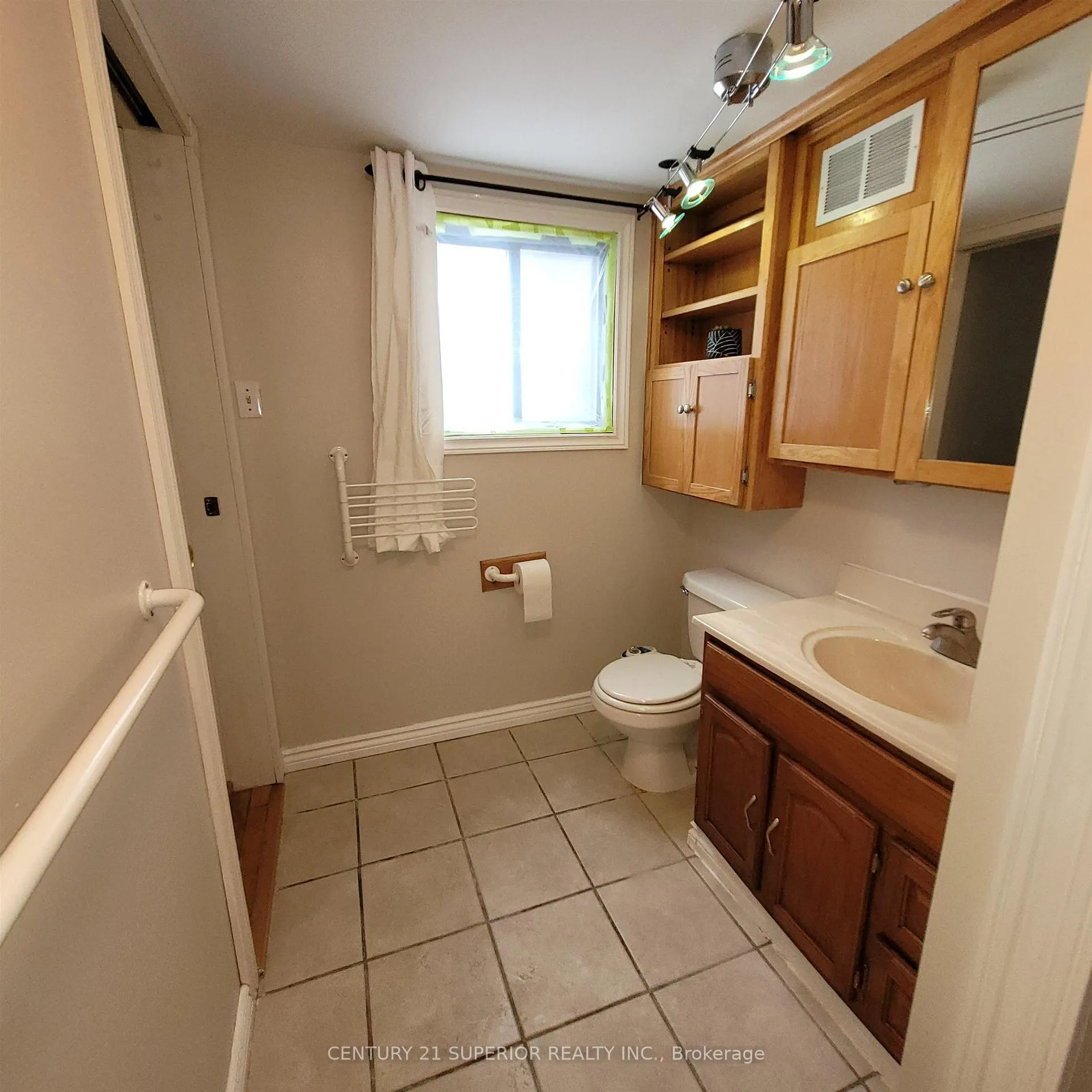 Photo 33 of 35 Bastedo Cres, Marathon — HOMEH