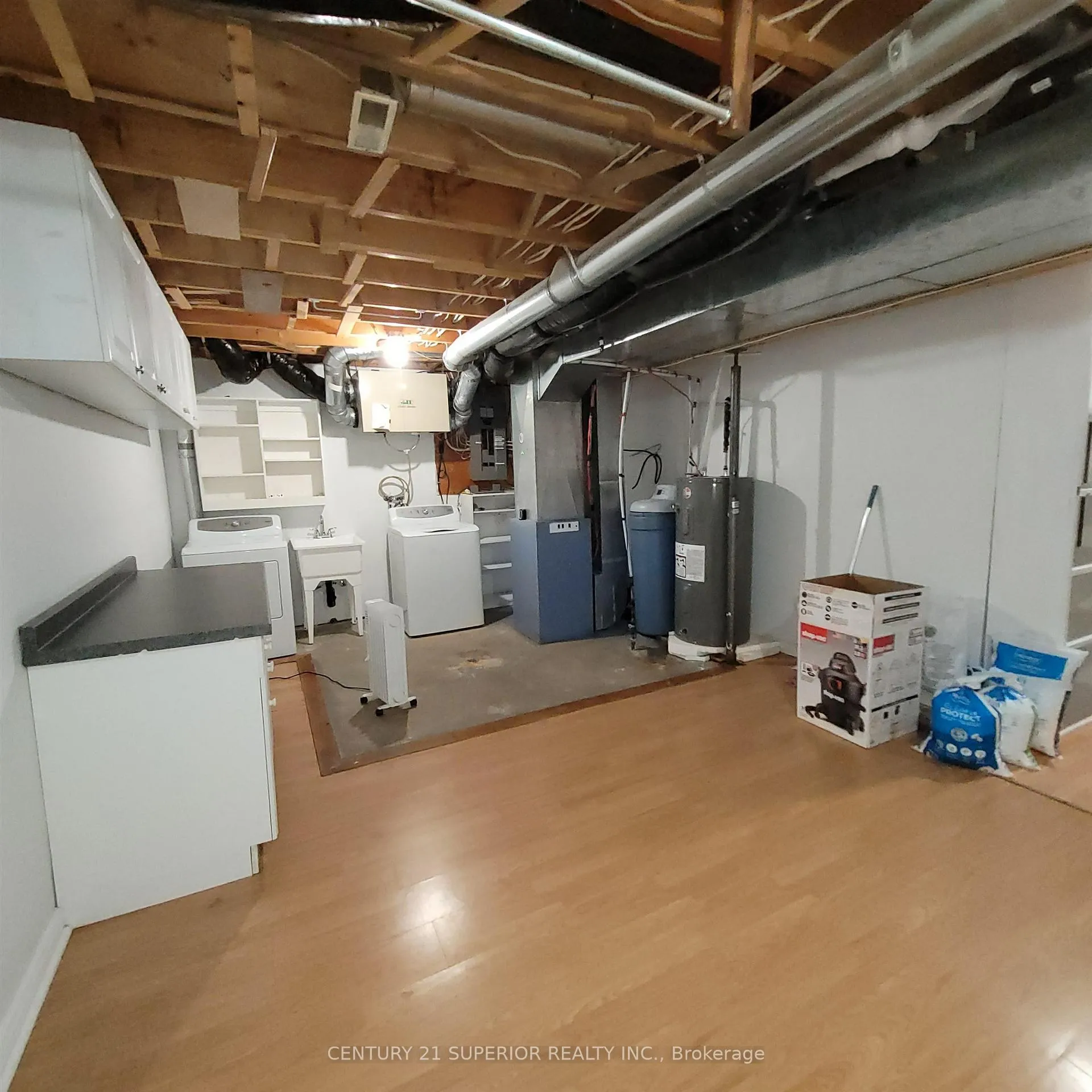 Photo 40 of 35 Bastedo Cres, Marathon — HOMEH