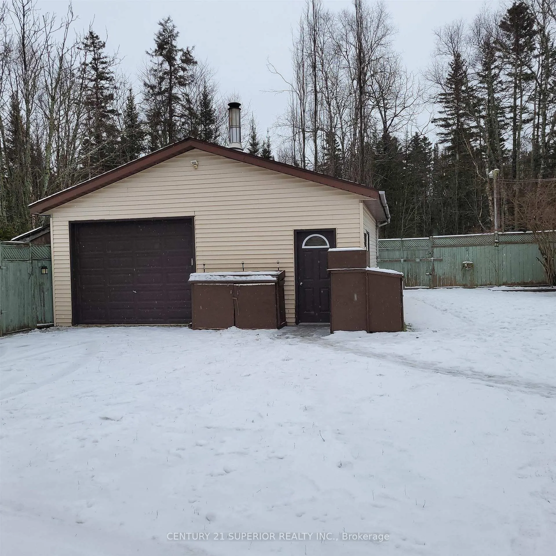 Photo 47 of 35 Bastedo Cres, Marathon — HOMEH