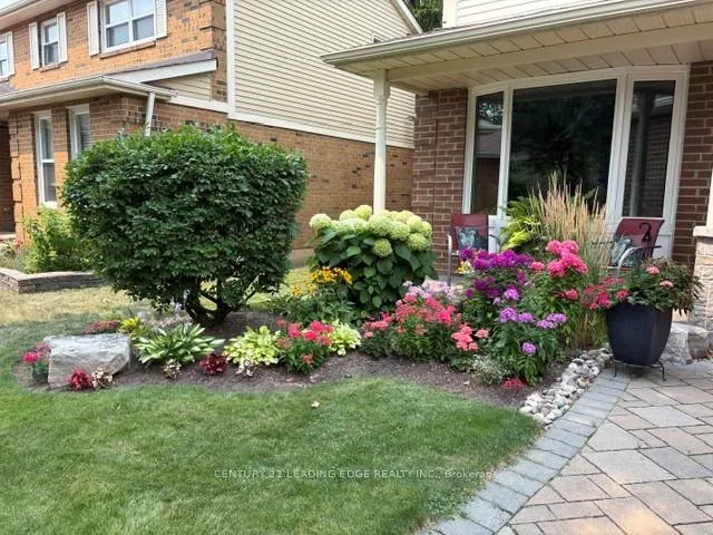 Photo 4 of 50 Meyer Circle, Markham, Markham Village — HOMEH