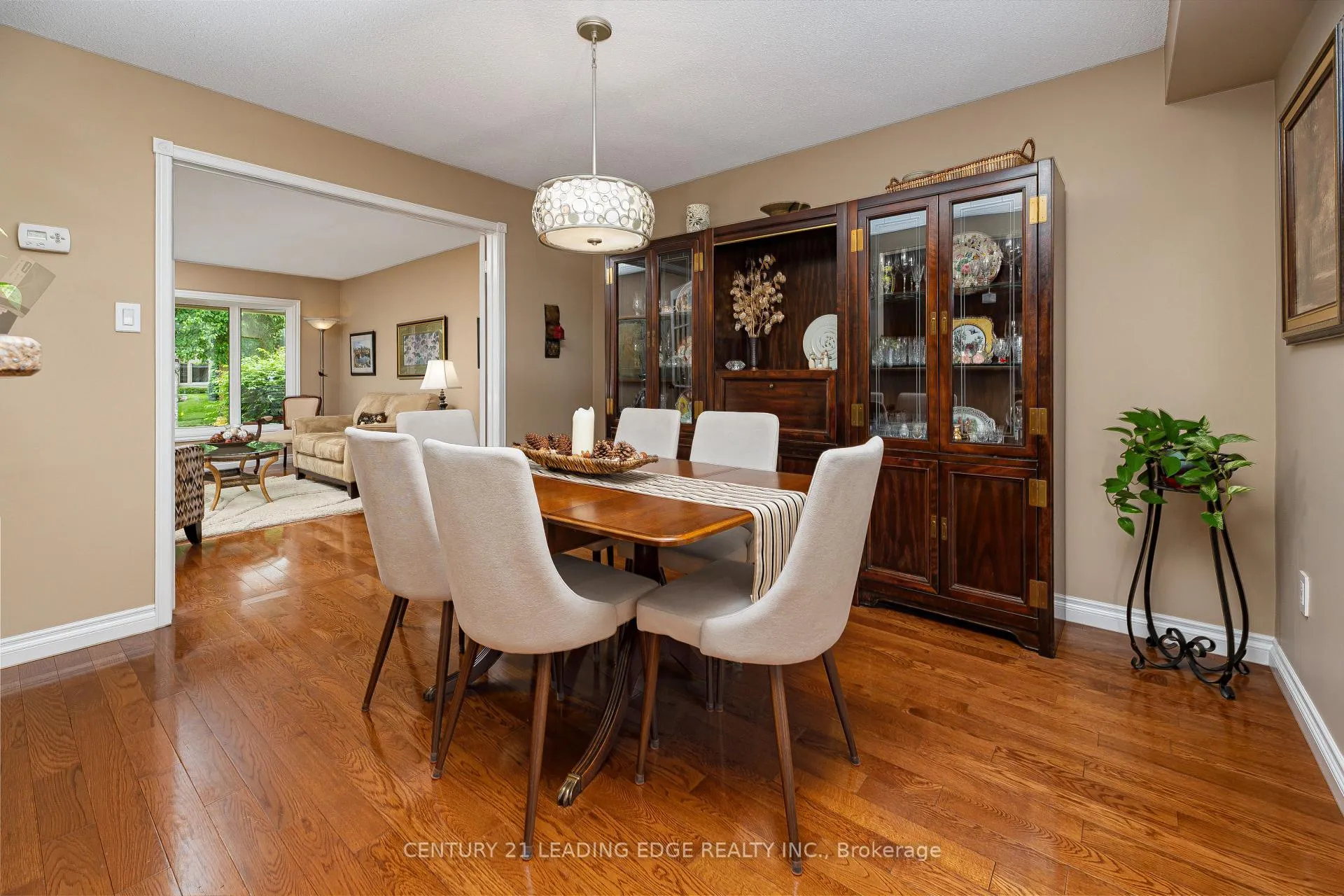 Photo 11 of 50 Meyer Circle, Markham, Markham Village — HOMEH