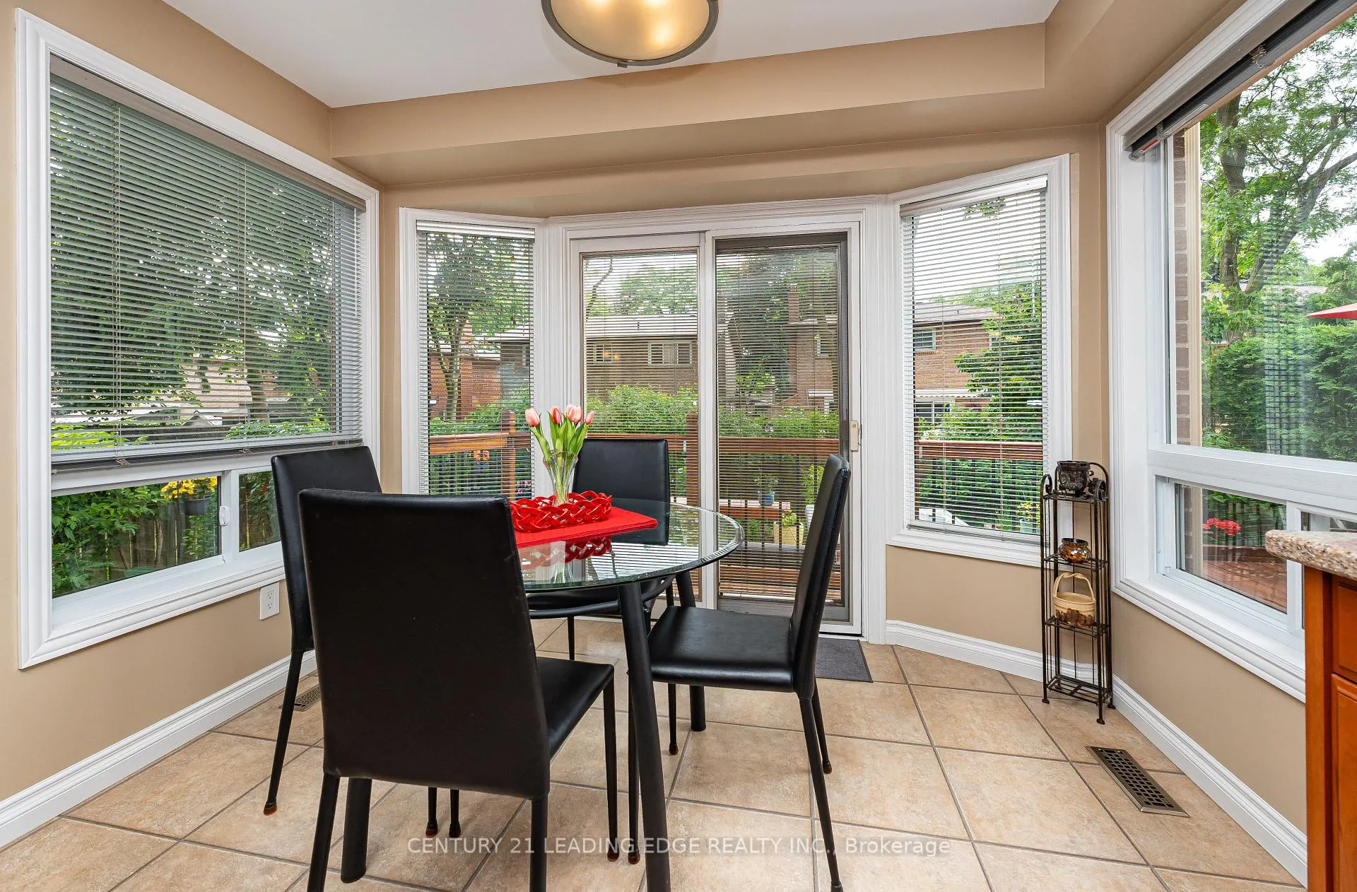 Photo 13 of 50 Meyer Circle, Markham, Markham Village — HOMEH
