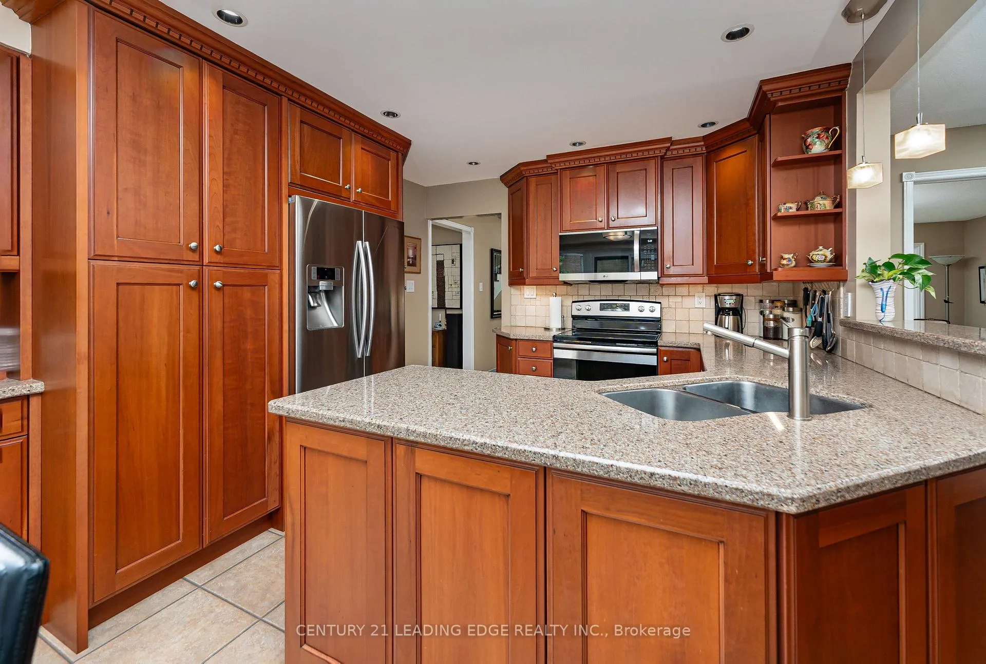 Photo 14 of 50 Meyer Circle, Markham, Markham Village — HOMEH