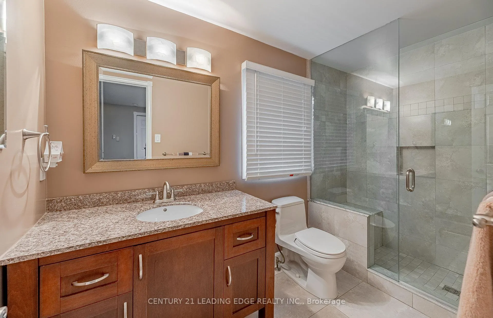 Photo 25 of 50 Meyer Circle, Markham, Markham Village — HOMEH