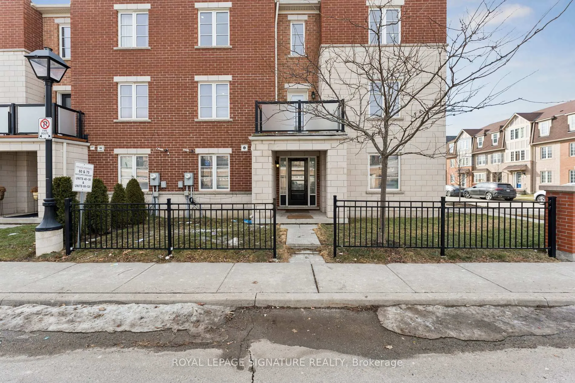 Photo 4 of 122 Baycliffe Crescent, Brampton, Northwest Brampton — HOMEH