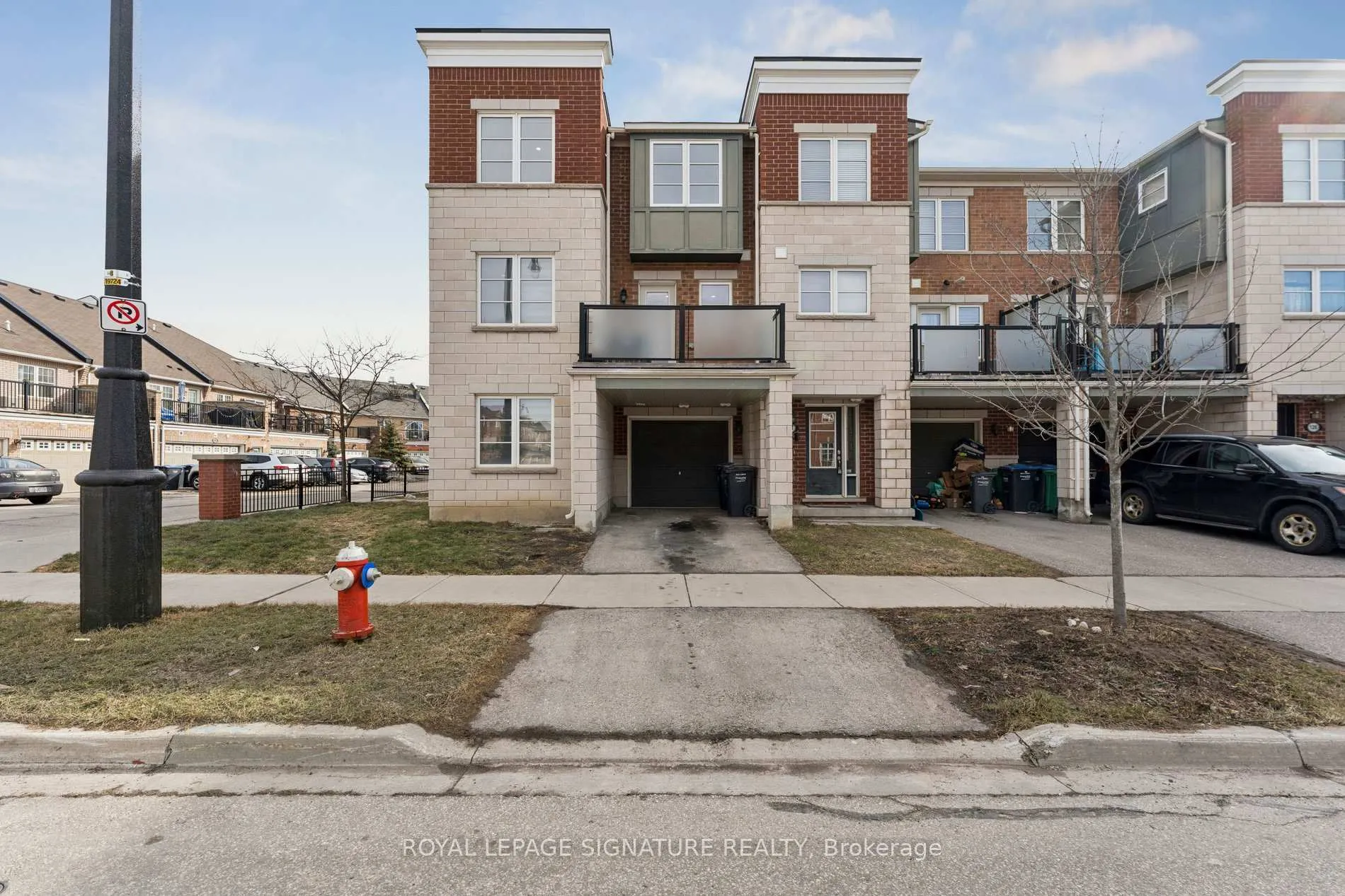 Photo 5 of 122 Baycliffe Crescent, Brampton, Northwest Brampton — HOMEH