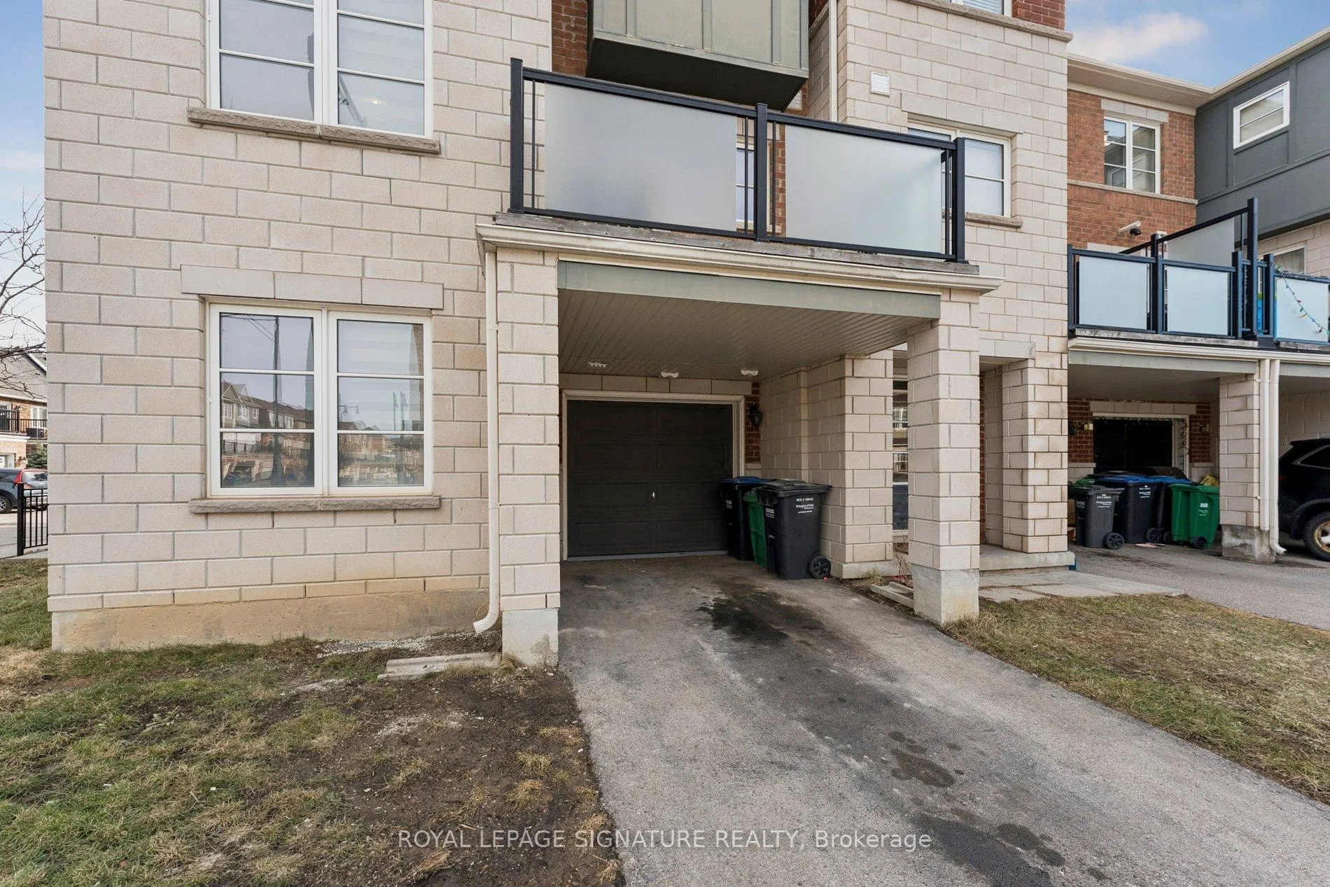 Photo 6 of 122 Baycliffe Crescent, Brampton, Northwest Brampton — HOMEH
