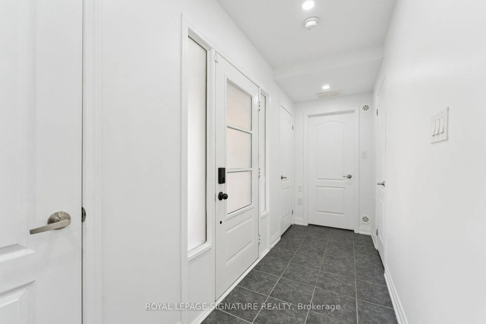 Photo 8 of 122 Baycliffe Crescent, Brampton, Northwest Brampton — HOMEH