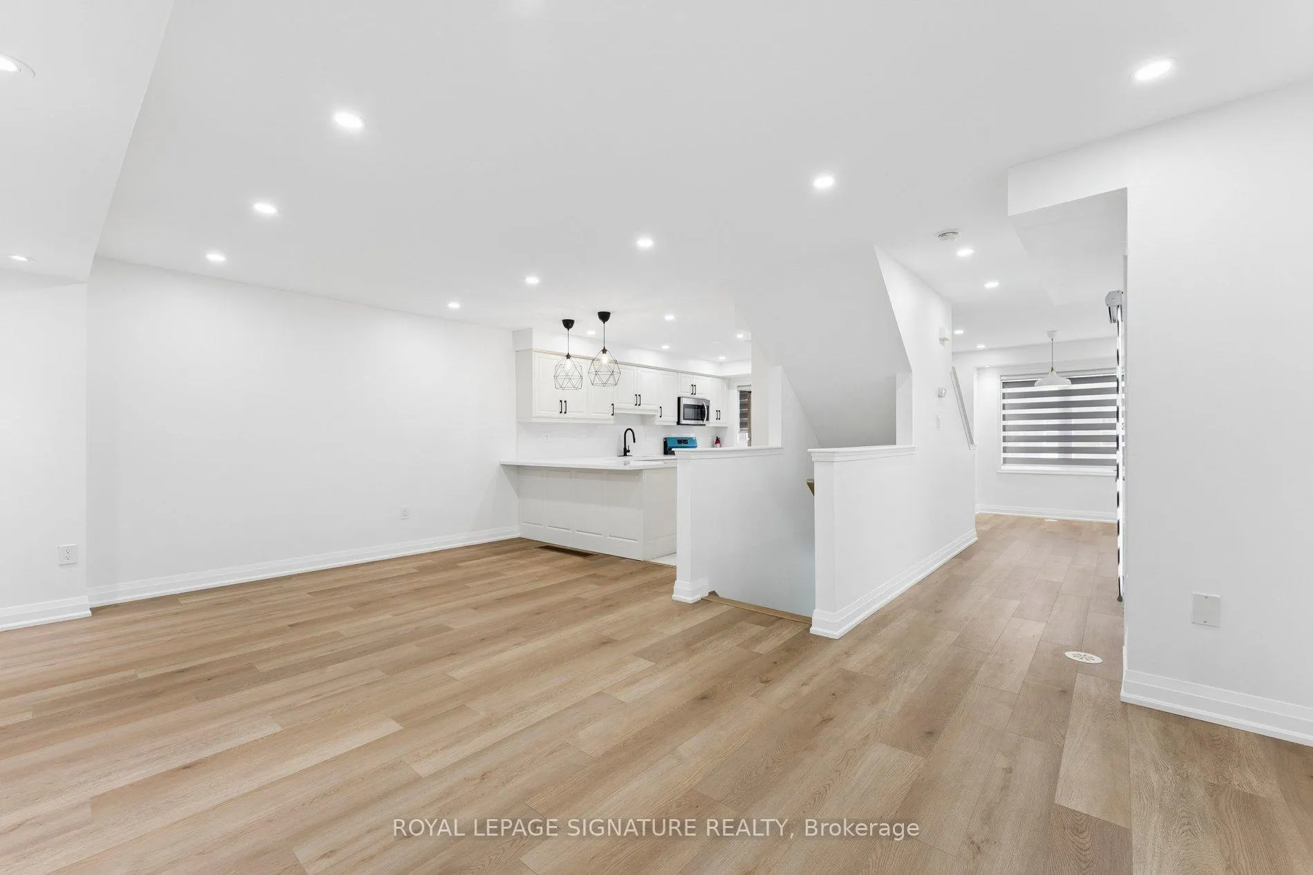 Photo 10 of 122 Baycliffe Crescent, Brampton, Northwest Brampton — HOMEH