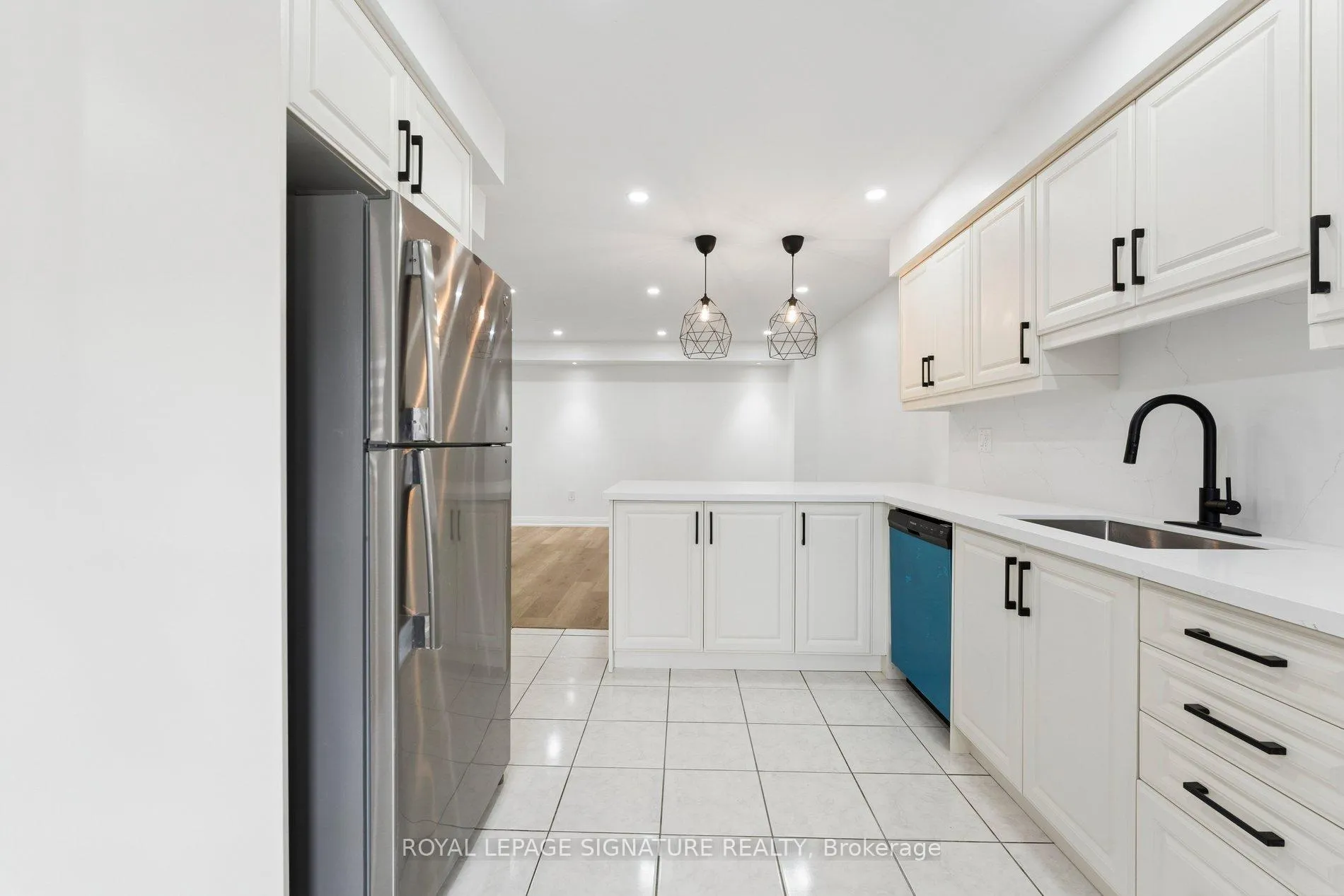 Photo 15 of 122 Baycliffe Crescent, Brampton, Northwest Brampton — HOMEH