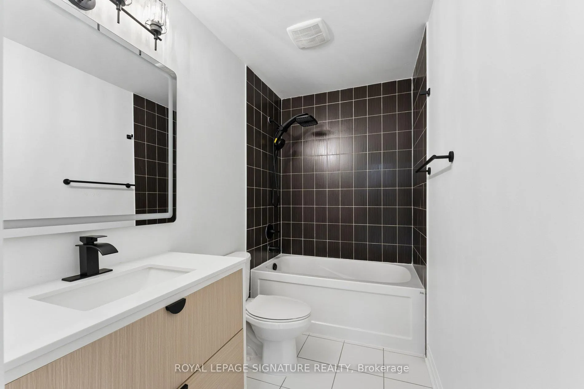 Photo 30 of 122 Baycliffe Crescent, Brampton, Northwest Brampton — HOMEH