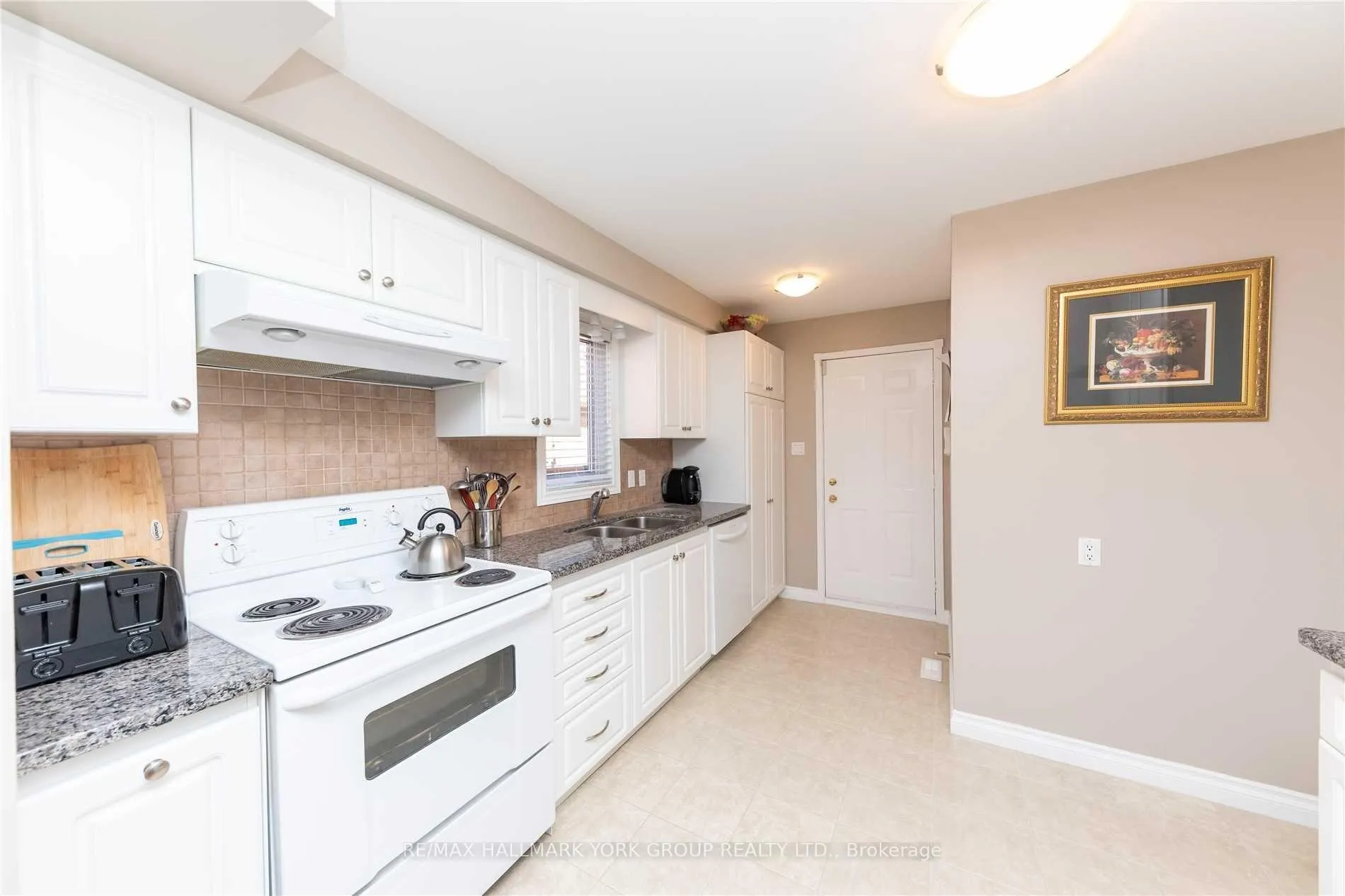 Photo 2 of 22 Cashel Court, Aurora, Aurora Highlands — HOMEH
