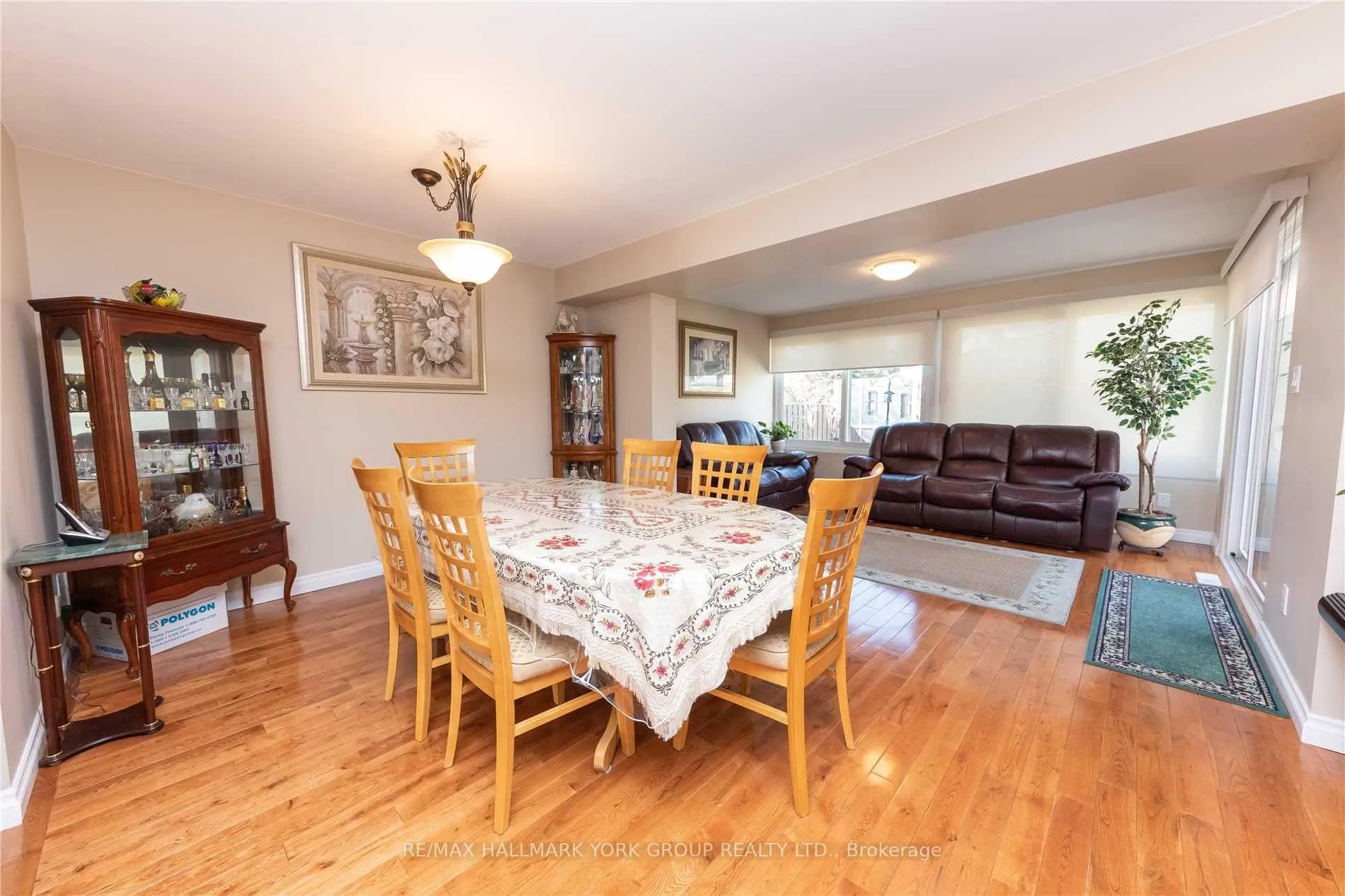 Photo 5 of 22 Cashel Court, Aurora, Aurora Highlands — HOMEH