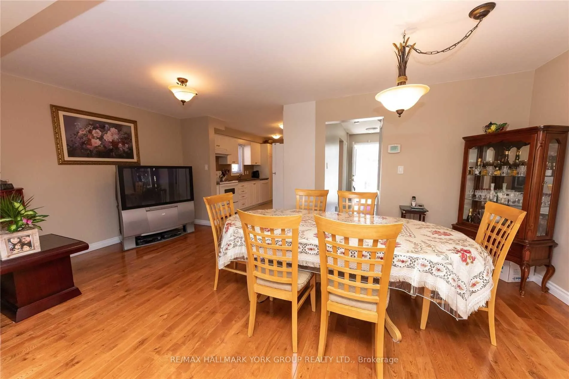 Photo 8 of 22 Cashel Court, Aurora, Aurora Highlands — HOMEH