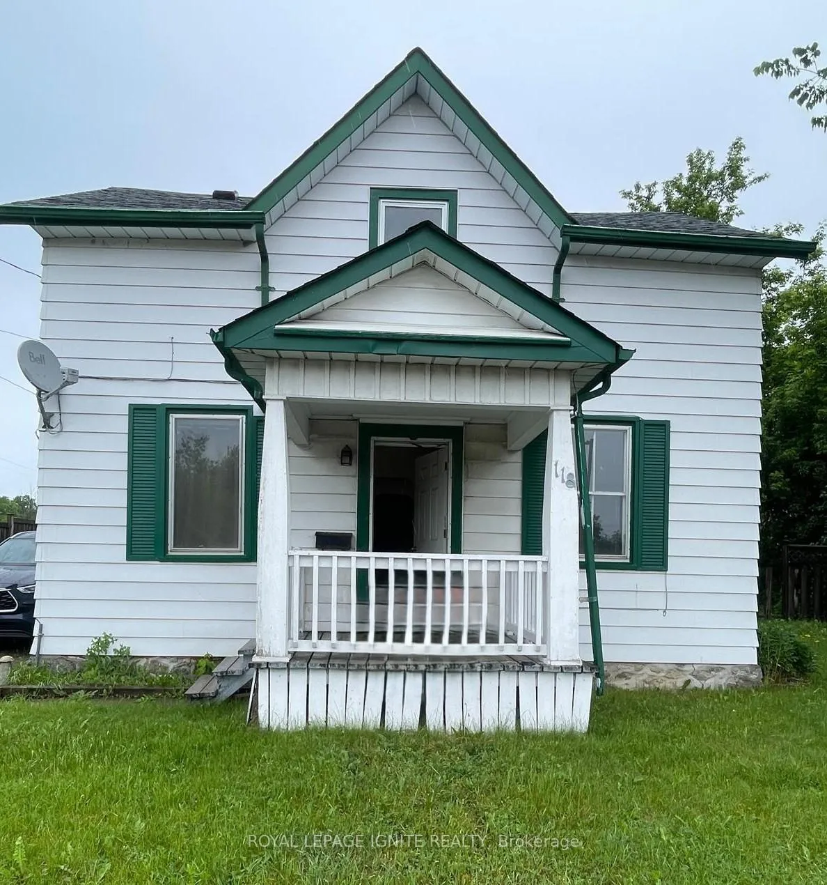 Front of 118 Lindsay Street S