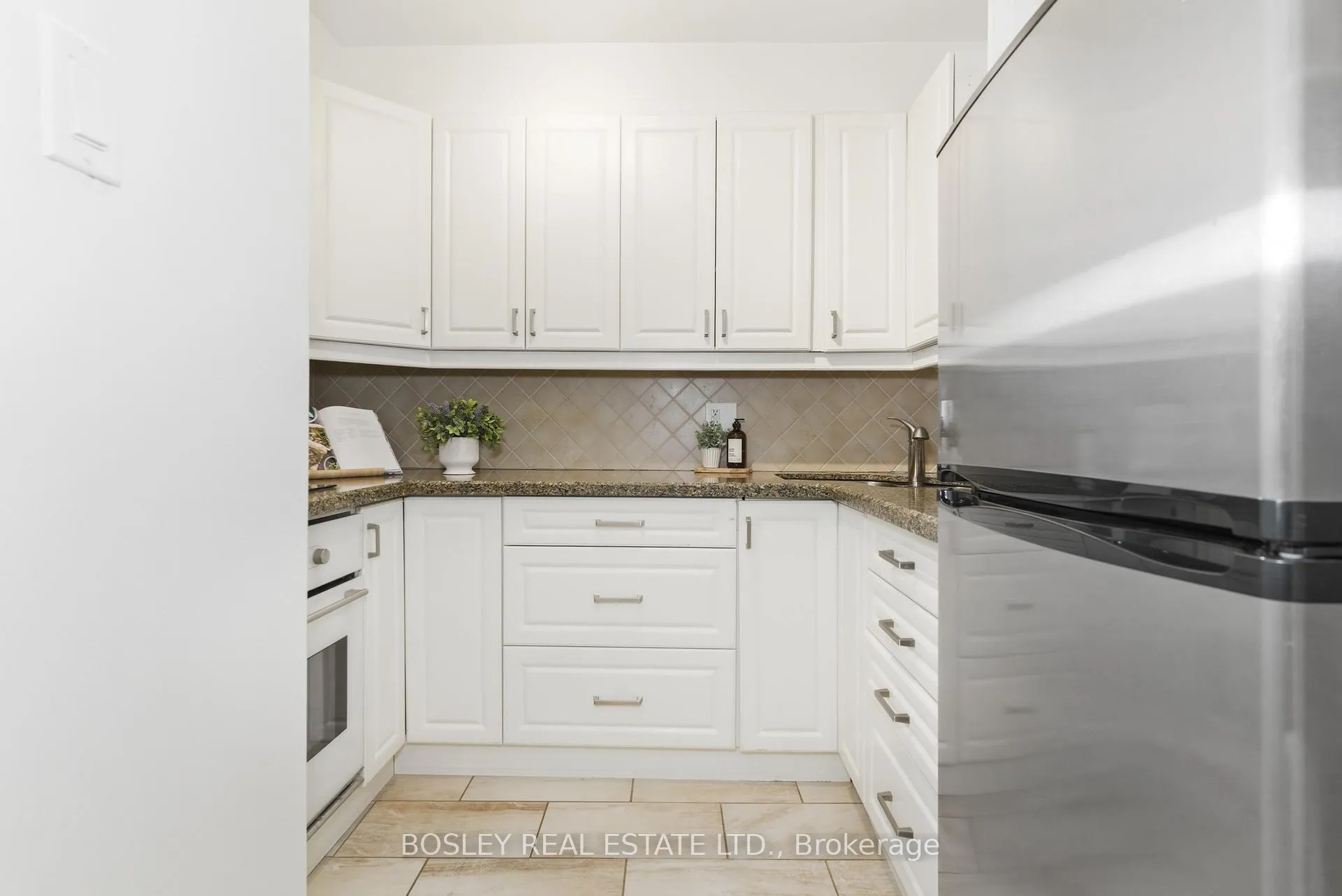 Photo 12 of Unit 210, 335 Lonsdale Road, Toronto, Forest Hill South — HOMEH