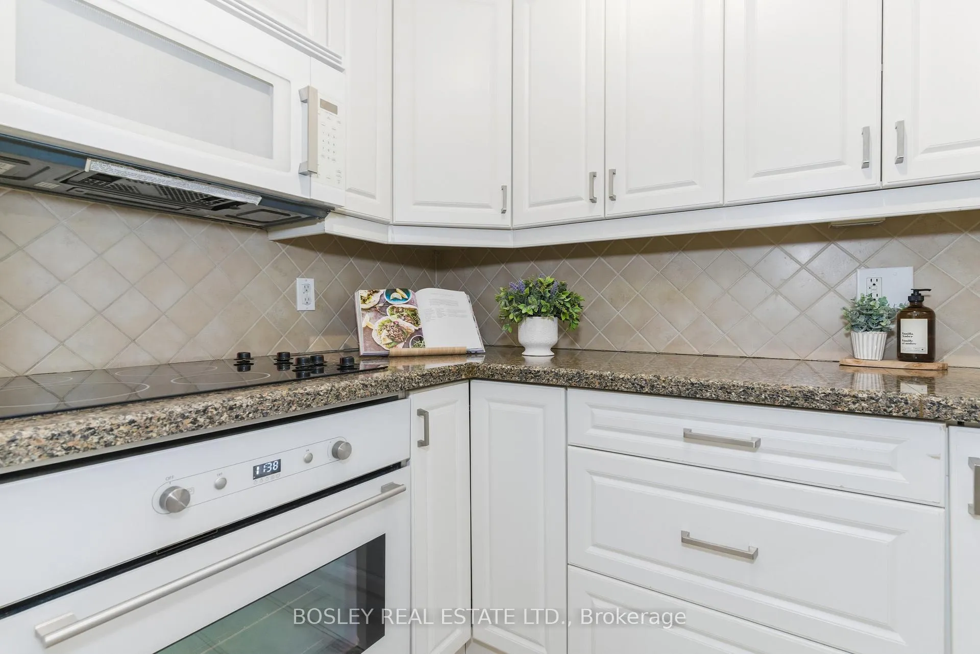 Photo 13 of Unit 210, 335 Lonsdale Road, Toronto, Forest Hill South — HOMEH