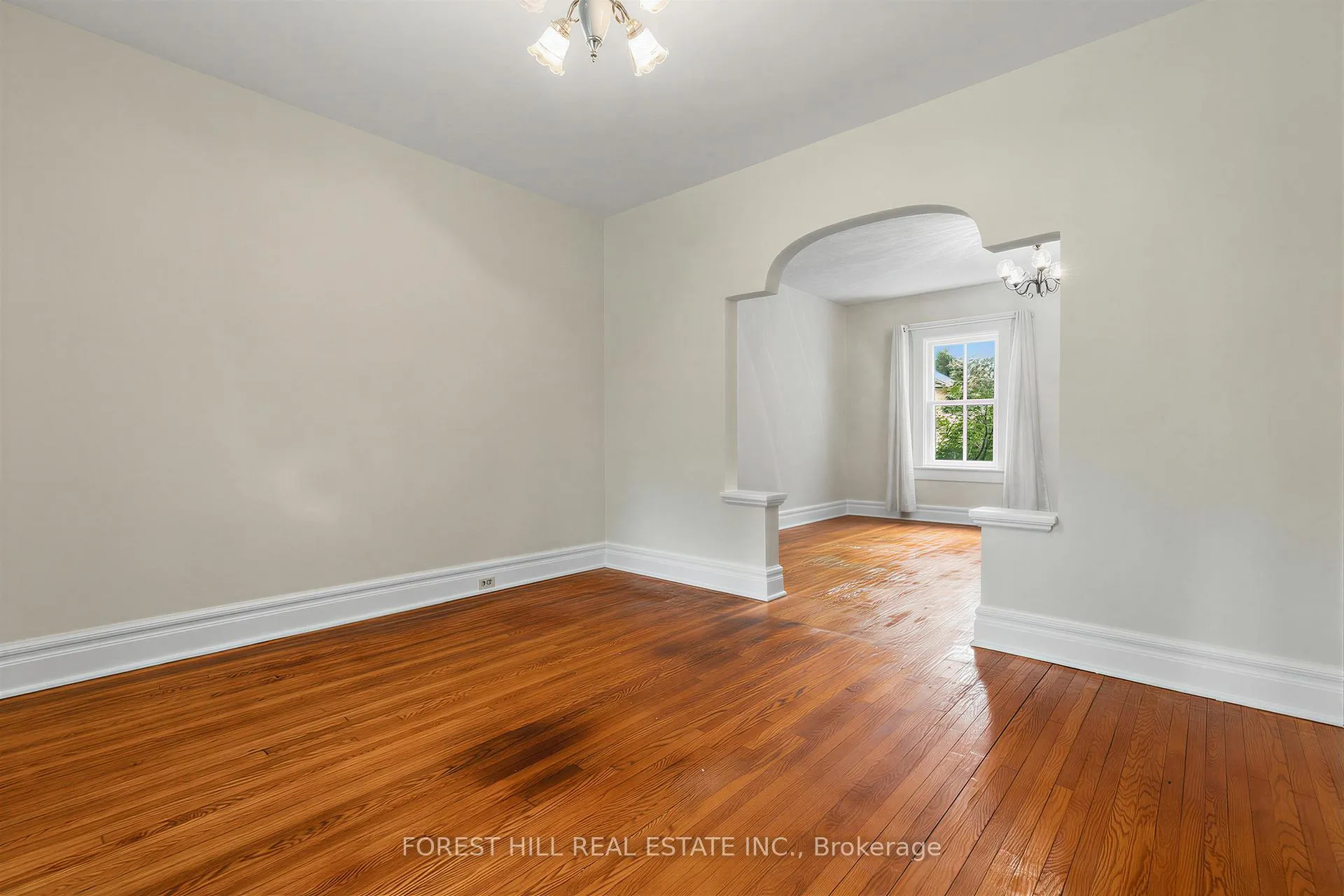 Photo 6 of 12 Osborne Avenue, Toronto, East End-Danforth — HOMEH
