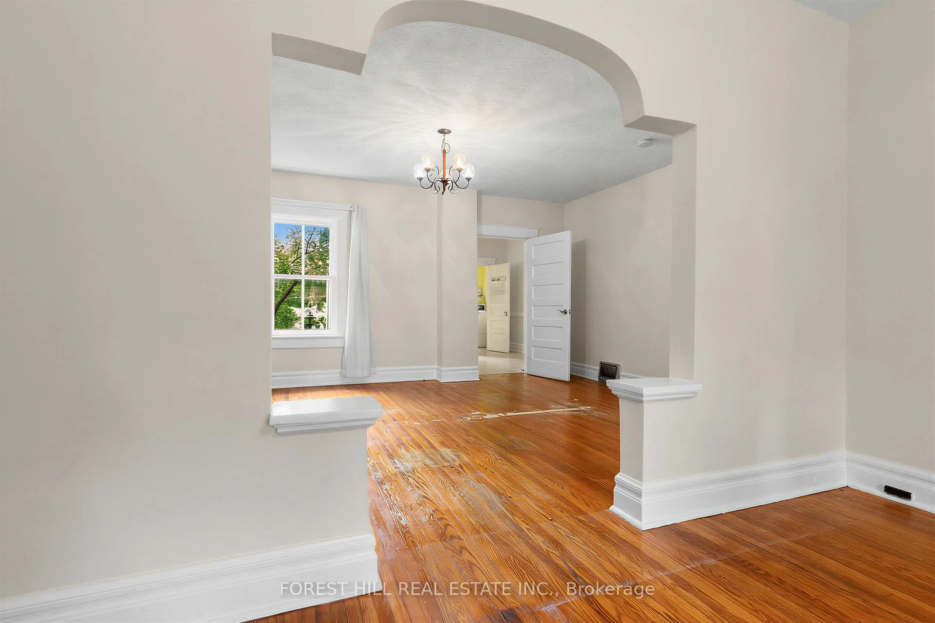 Photo 7 of 12 Osborne Avenue, Toronto, East End-Danforth — HOMEH