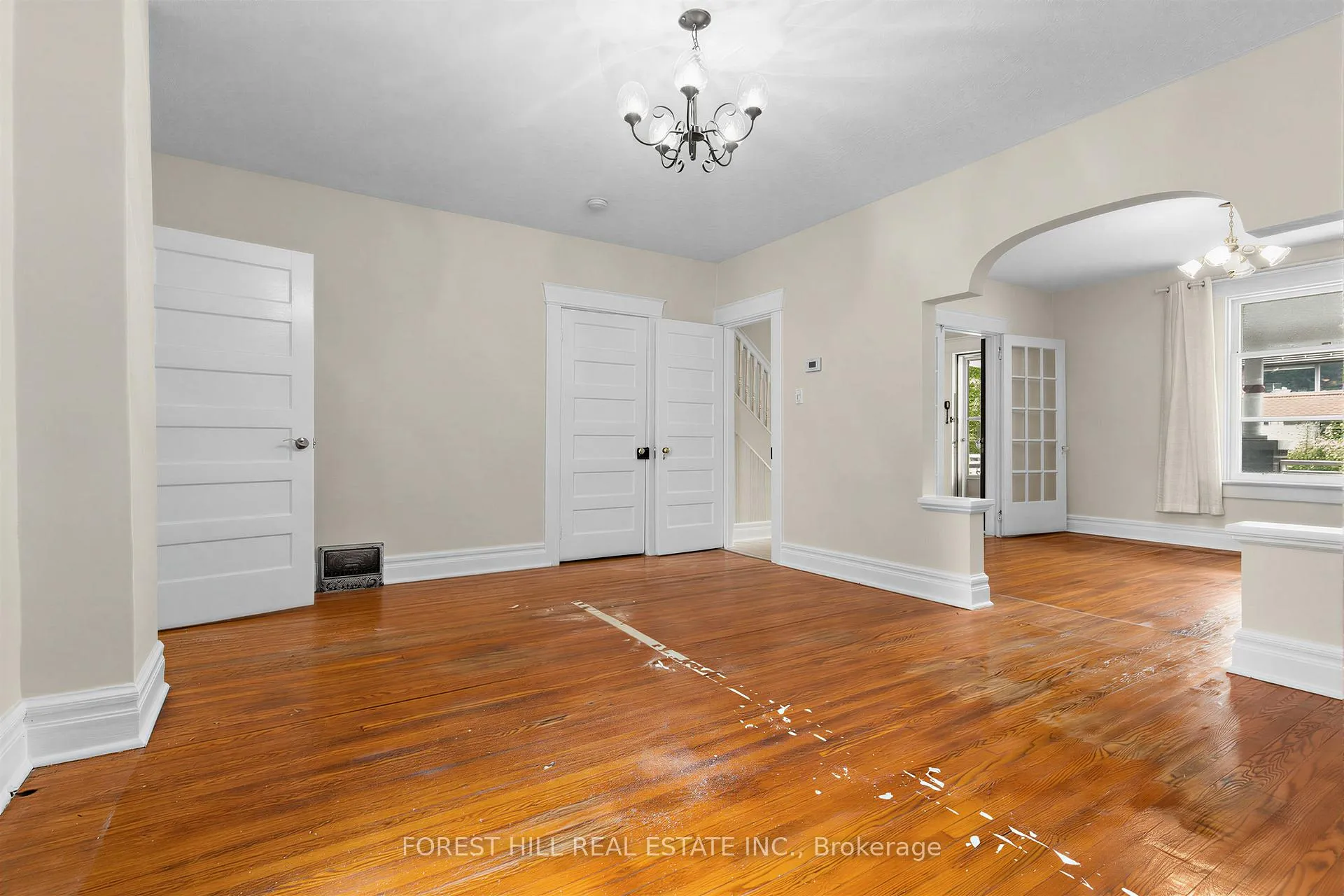 Photo 8 of 12 Osborne Avenue, Toronto, East End-Danforth — HOMEH