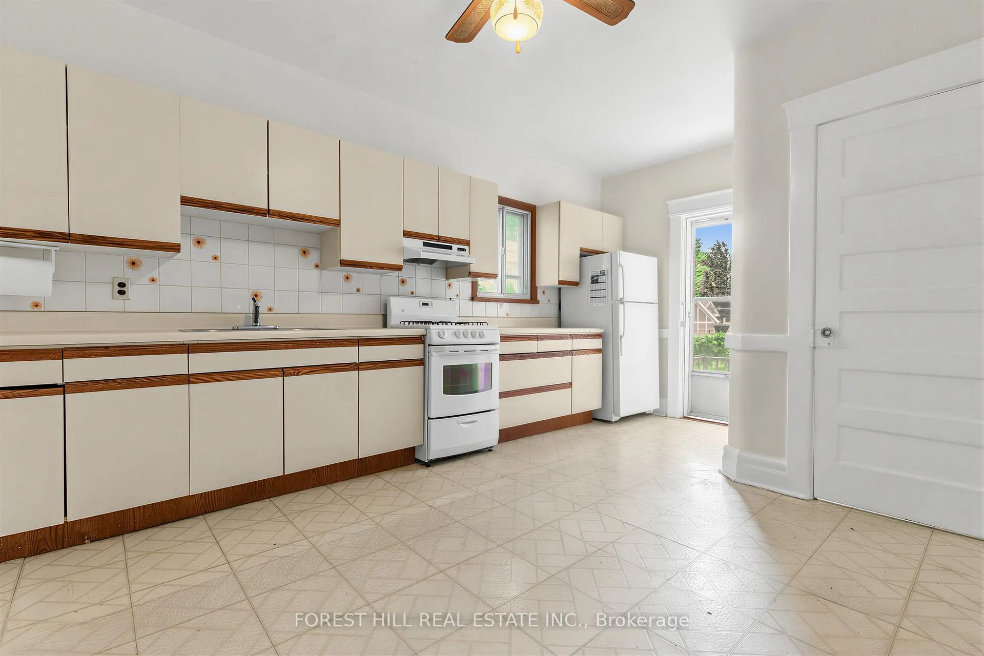 Photo 11 of 12 Osborne Avenue, Toronto, East End-Danforth — HOMEH